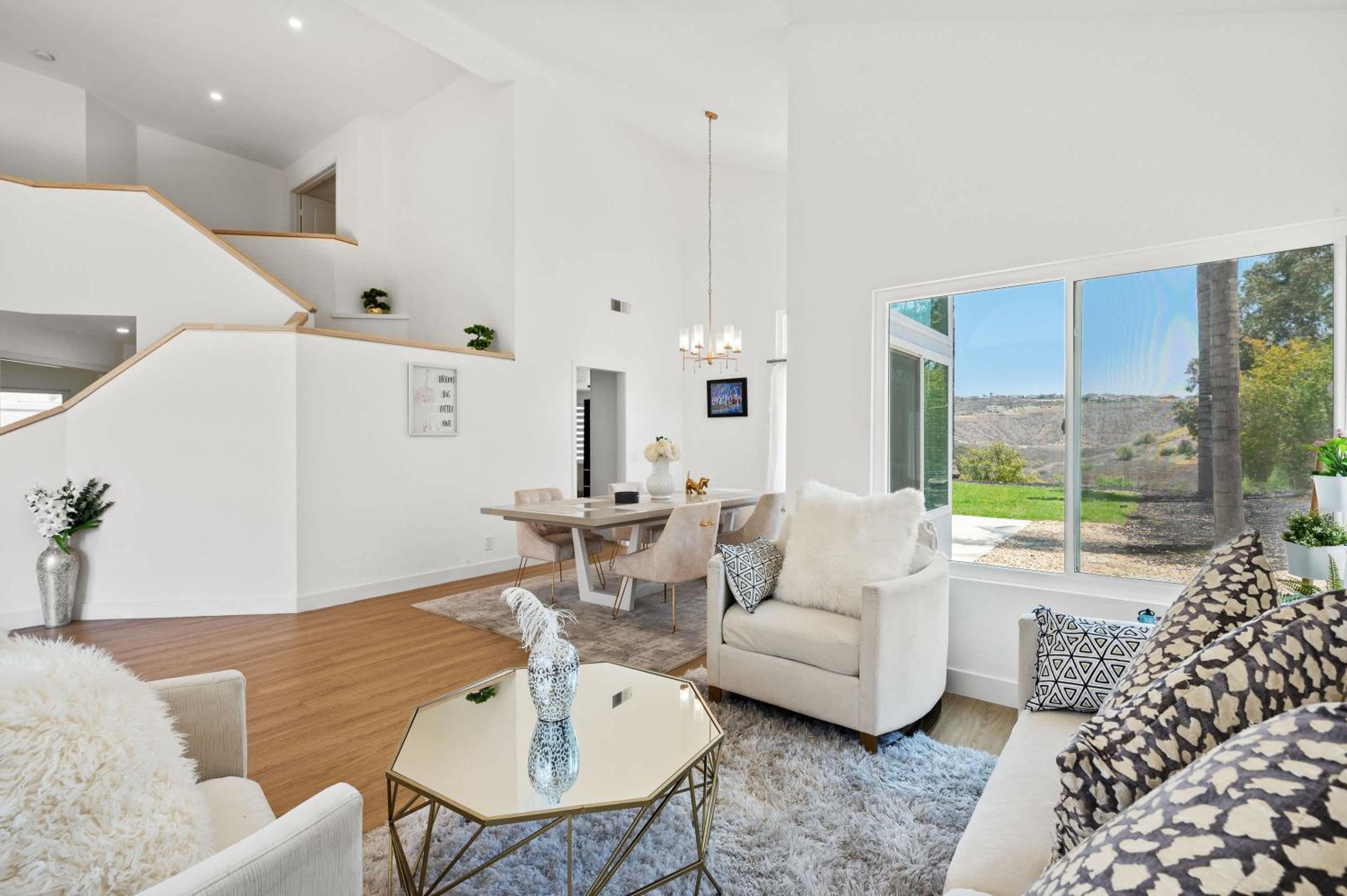 Luxe Spacious Home Near Parks Fully Equipped