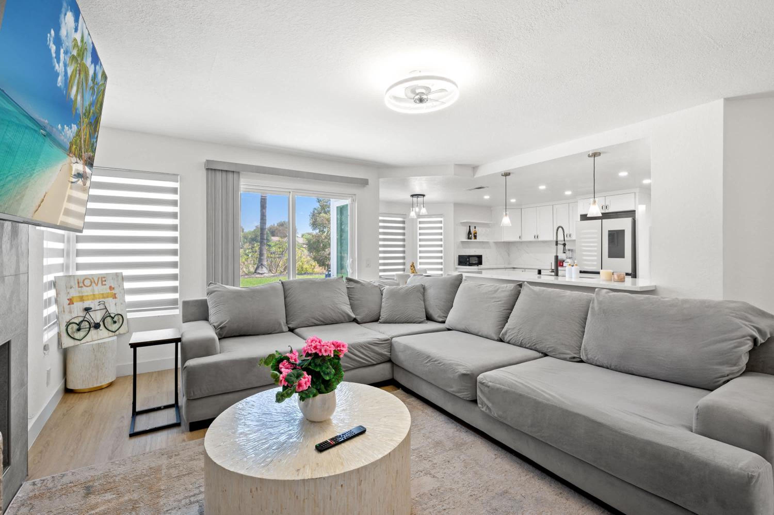 Luxe Spacious Home Near Parks Fully Equipped