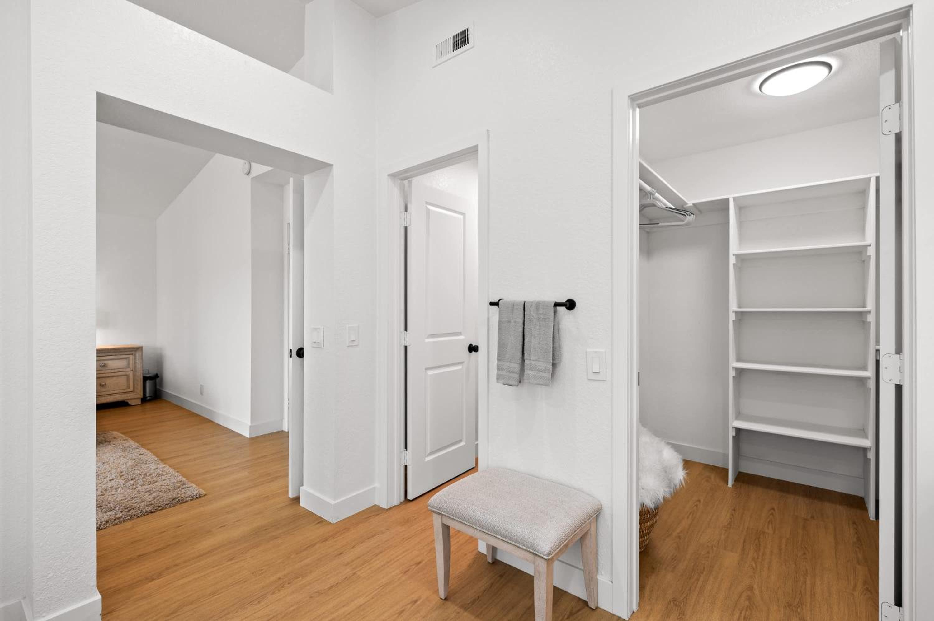 Luxe Spacious Home Near Parks Fully Equipped