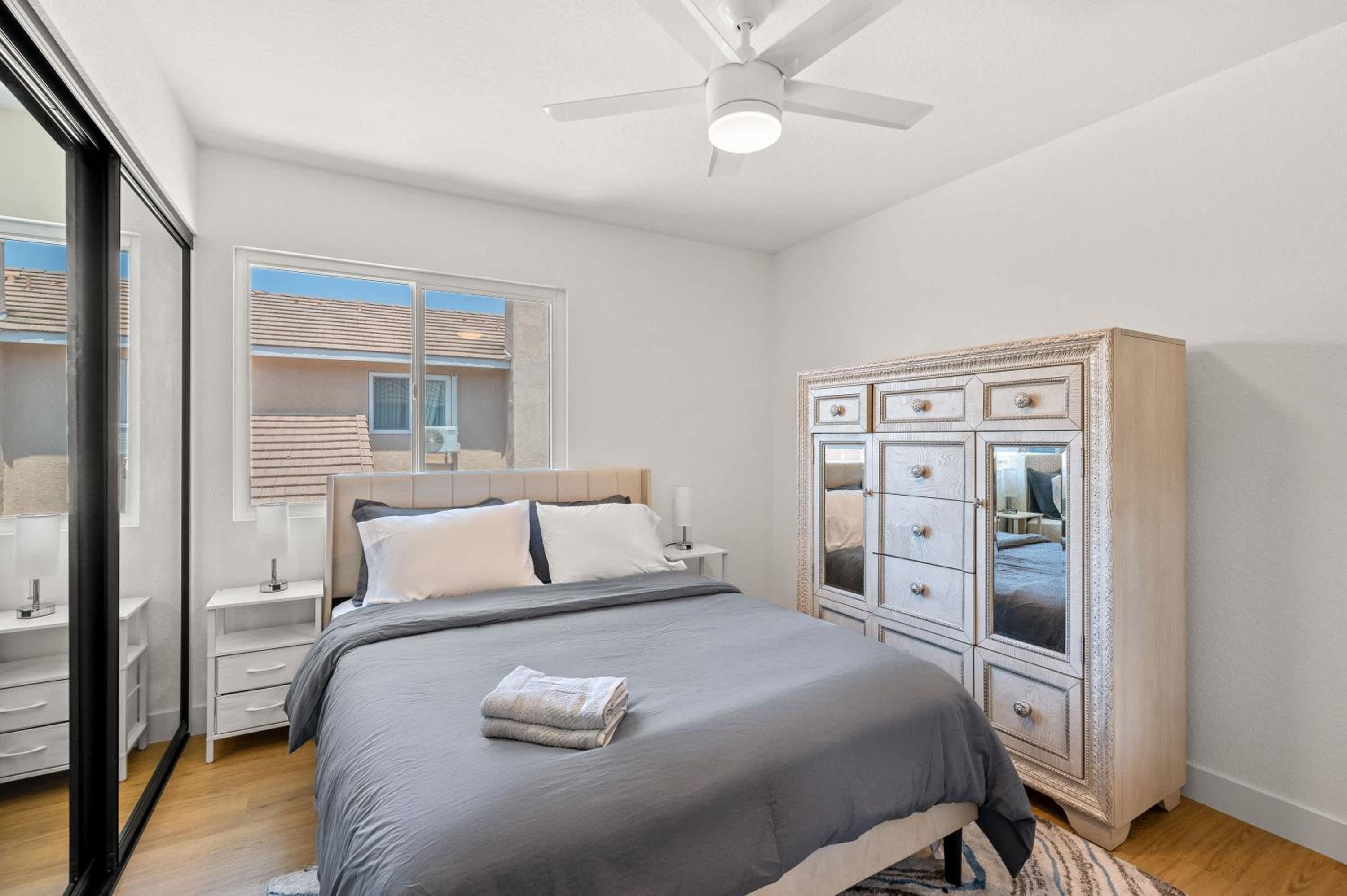 Luxe Spacious Home Near Parks Fully Equipped