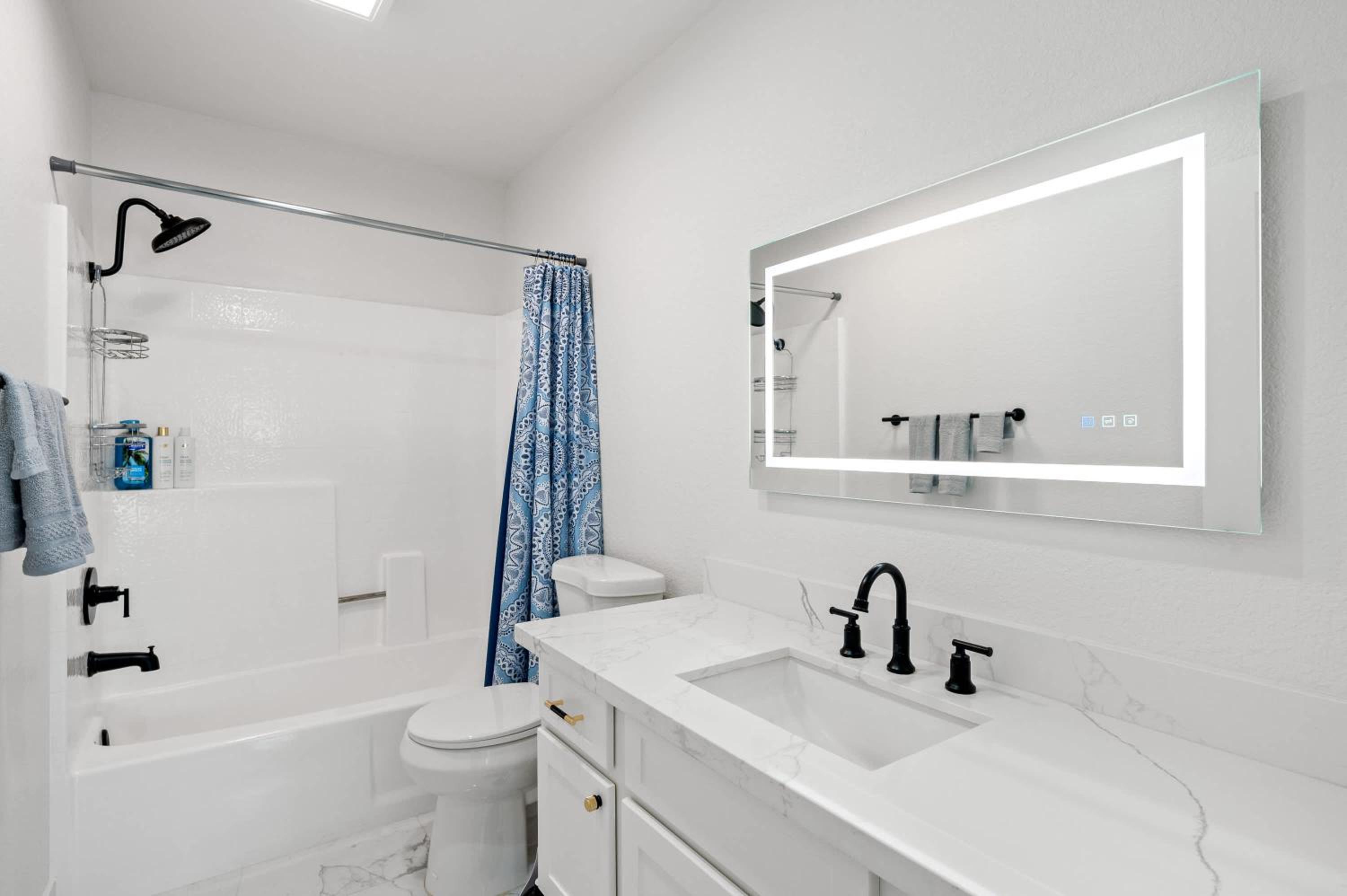 Luxe Spacious Home Near Parks Fully Equipped