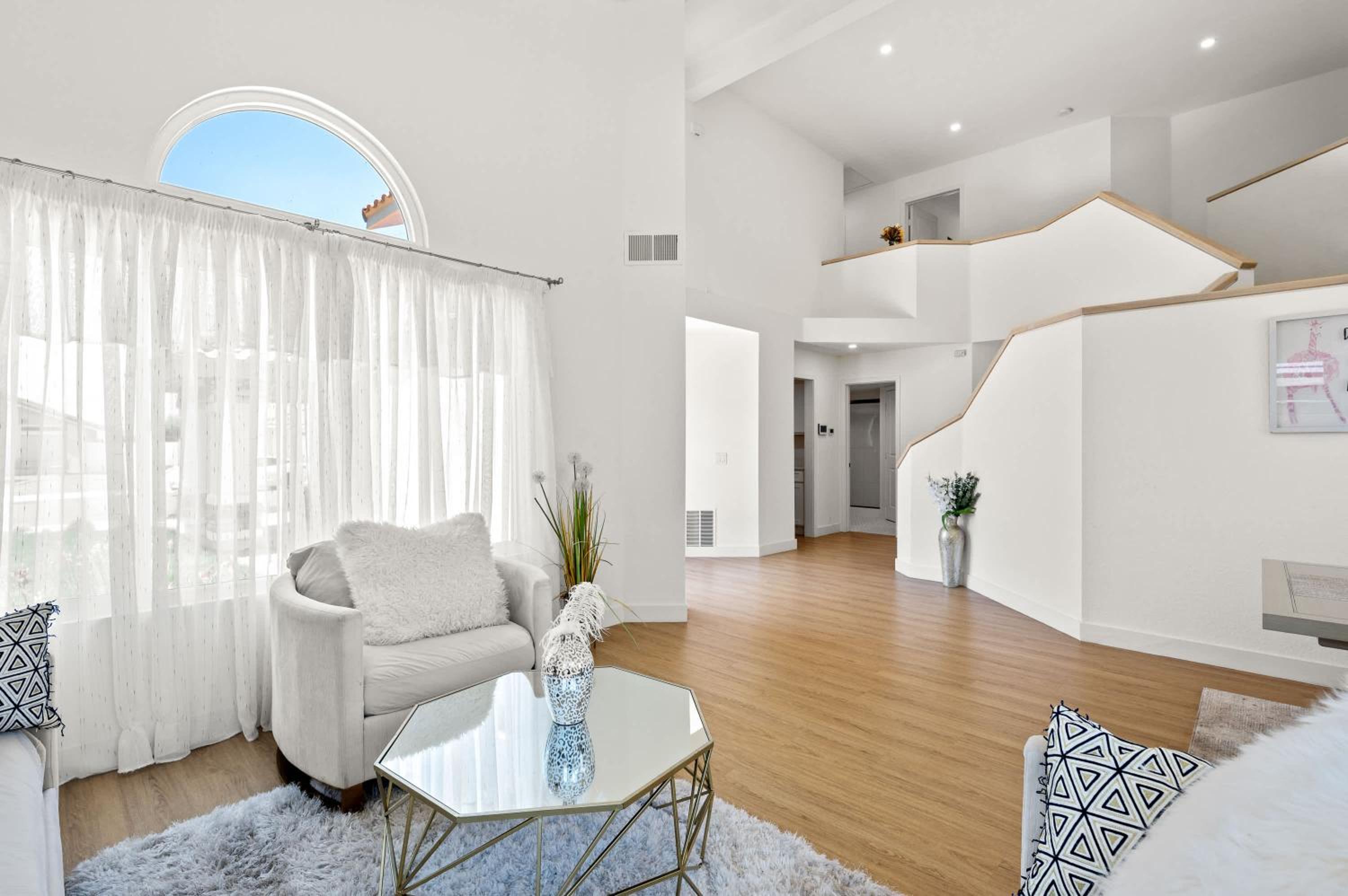 Luxe Spacious Home Near Parks Fully Equipped