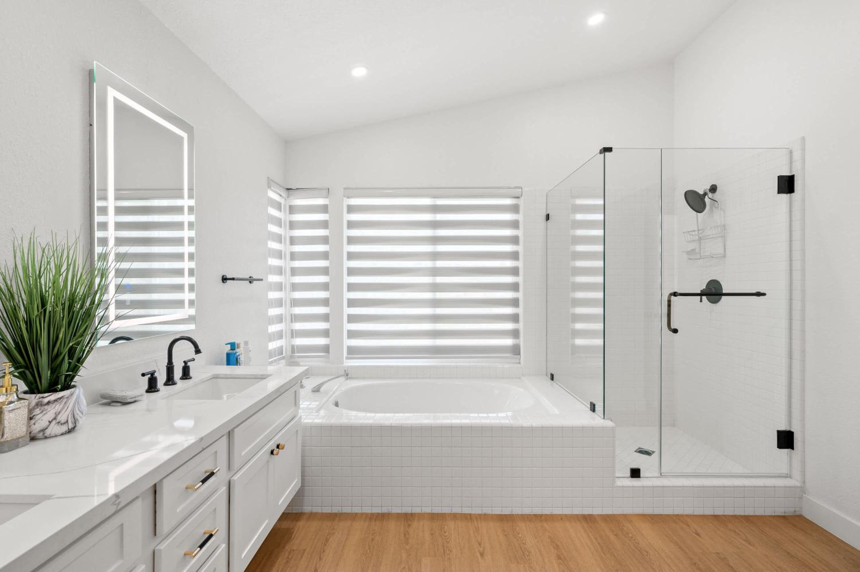 Luxe Spacious Home Near Parks Fully Equipped