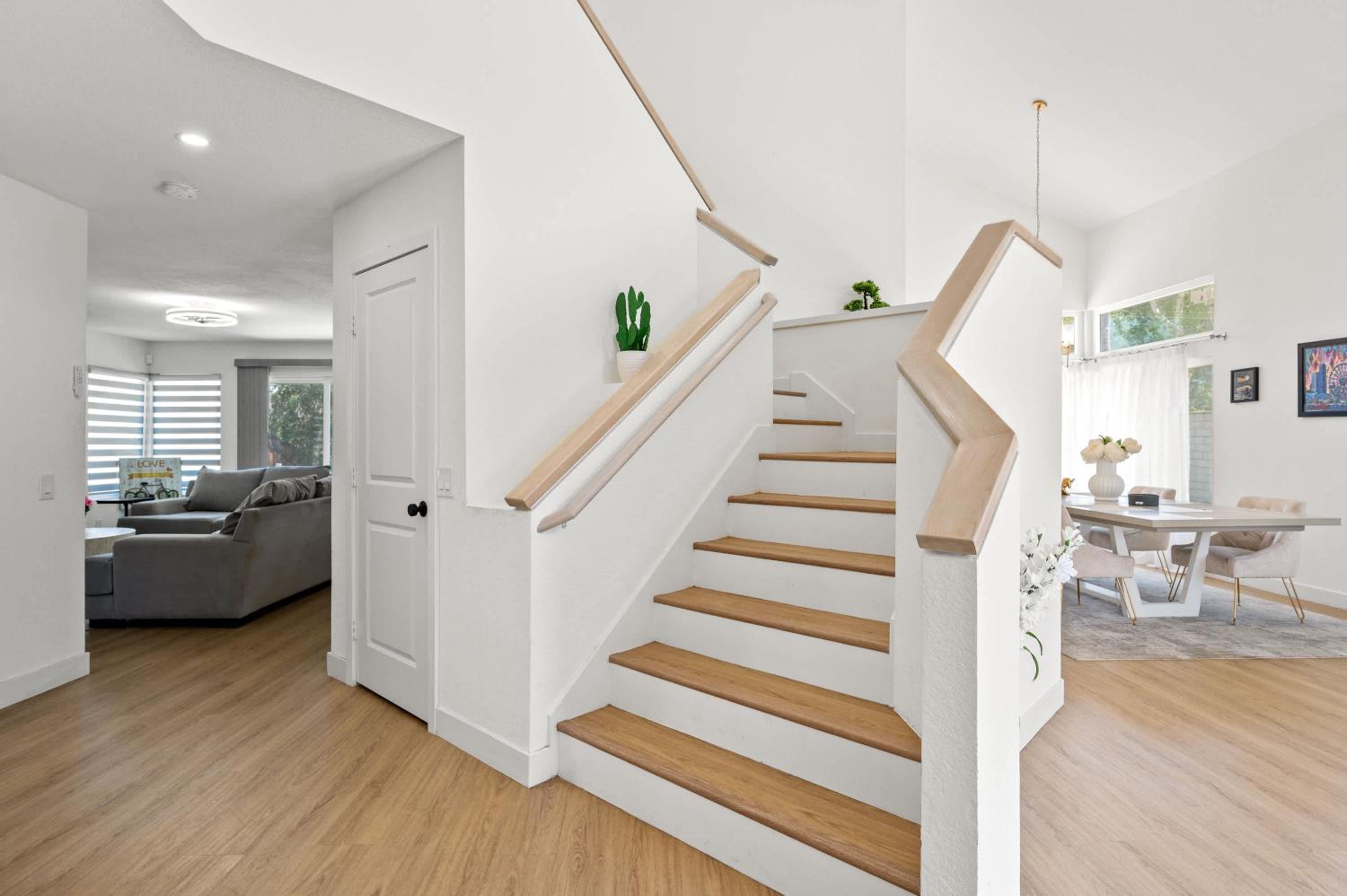 Luxe Spacious Home Near Parks Fully Equipped
