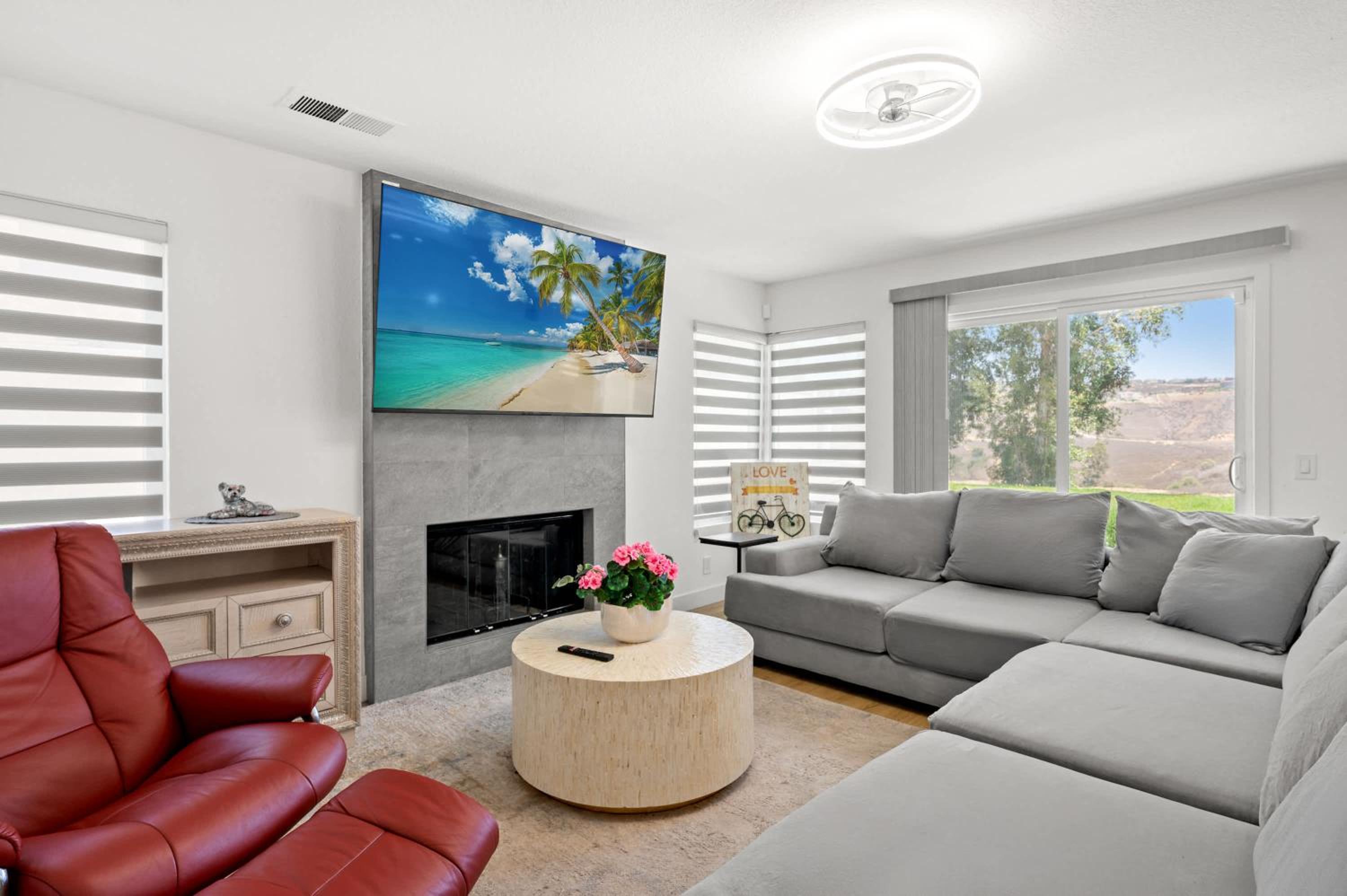 Luxe Spacious Home Near Parks Fully Equipped