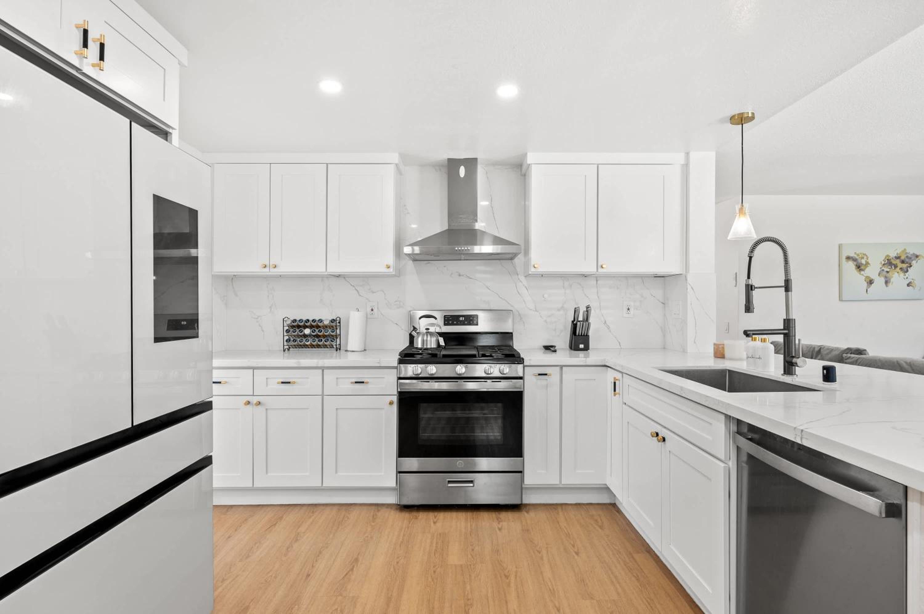 Luxe Spacious Home Near Parks Fully Equipped
