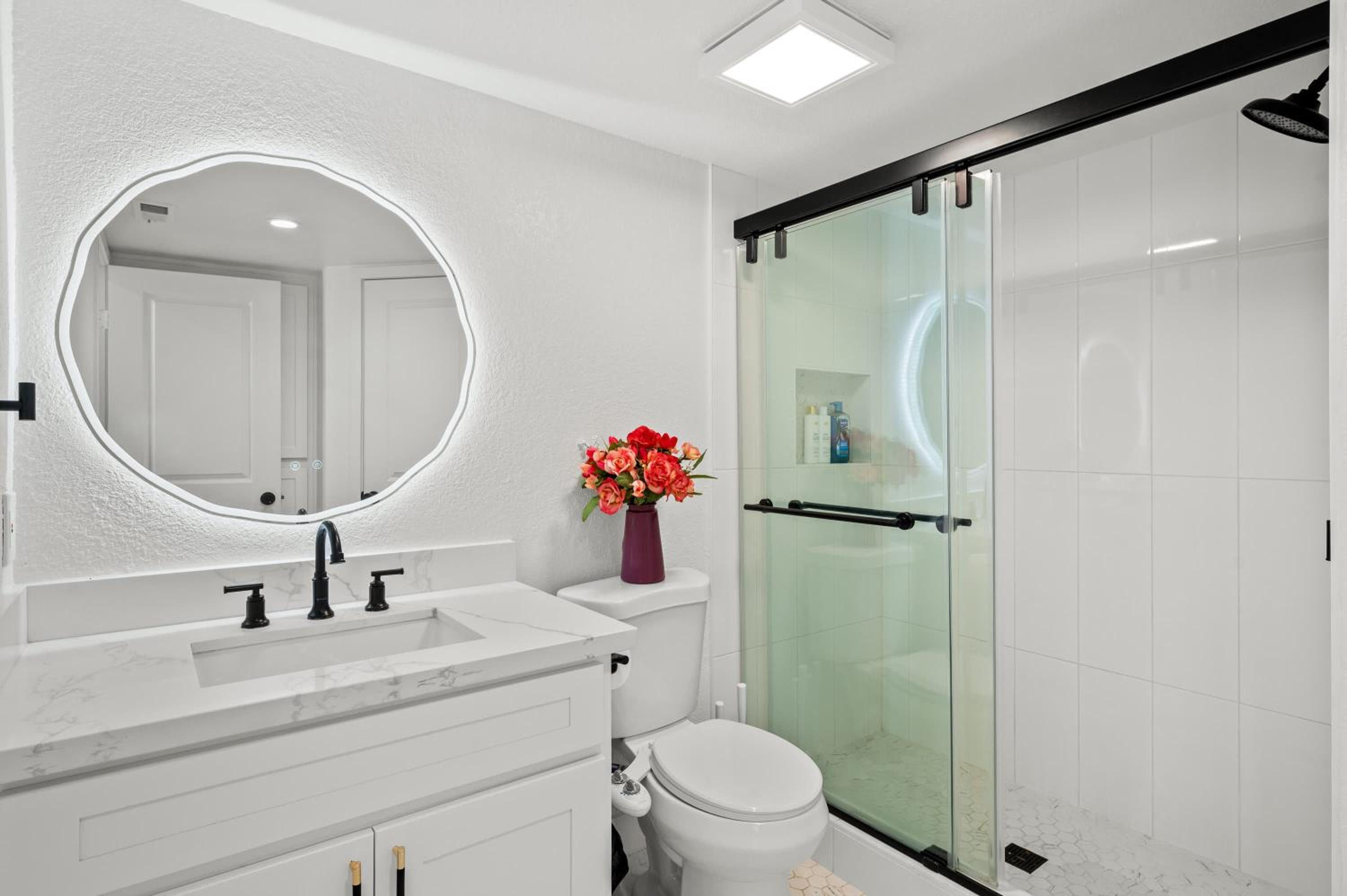Luxe Spacious Home Near Parks Fully Equipped