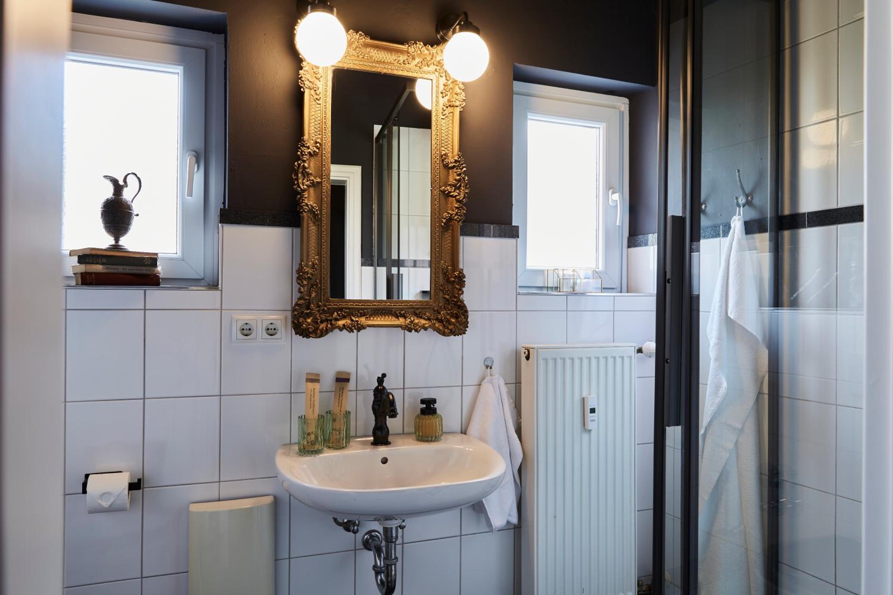 Little Wizard Apartment Hamburg - bis 4 Personen - 44 qm - Küche - Waschtrockner - Smart TV - kostenloser Parkplatz