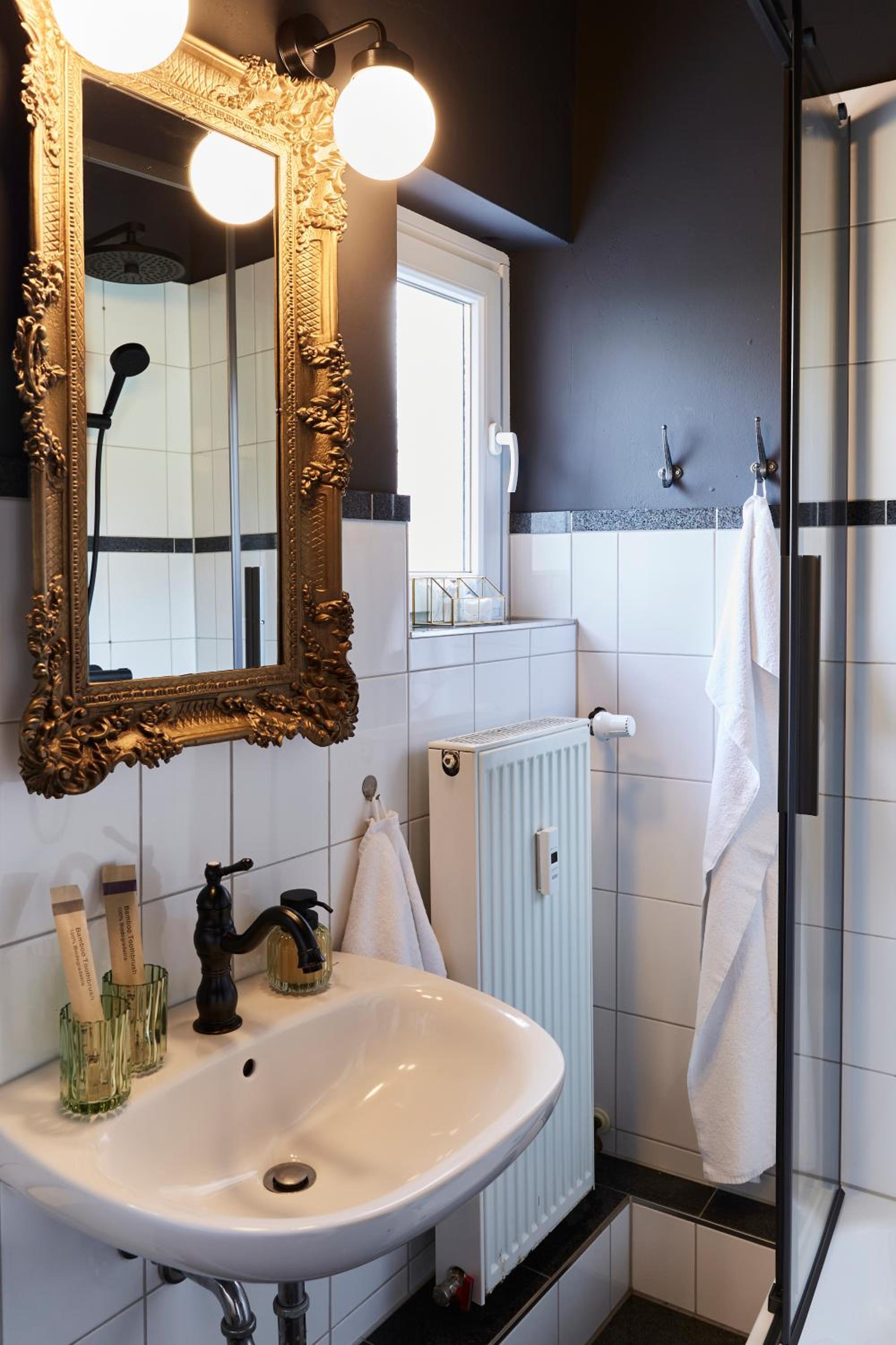 Little Wizard Apartment Hamburg - bis 4 Personen - 44 qm - Küche - Waschtrockner - Smart TV - kostenloser Parkplatz