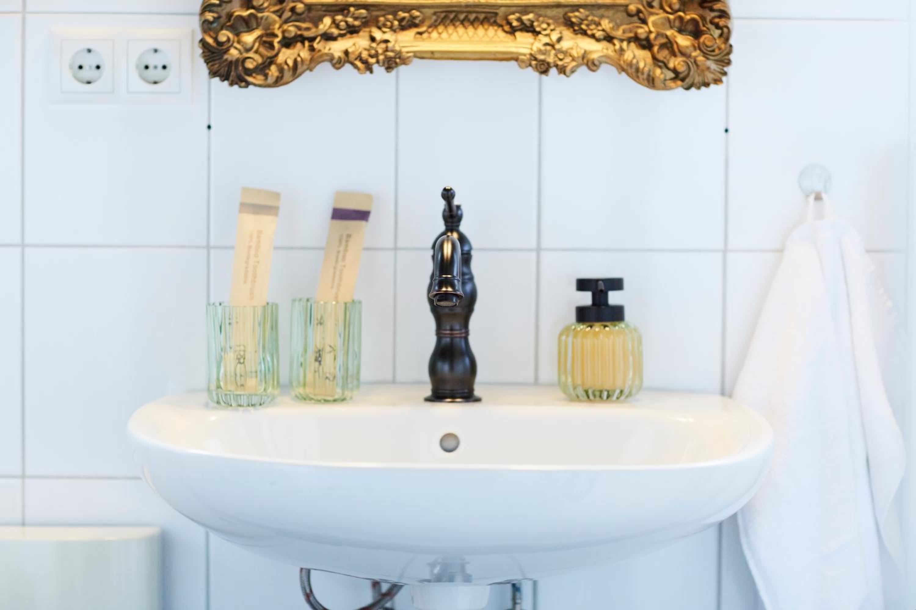 Little Wizard Apartment Hamburg - bis 4 Personen - 44 qm - Küche - Waschtrockner - Smart TV - kostenloser Parkplatz