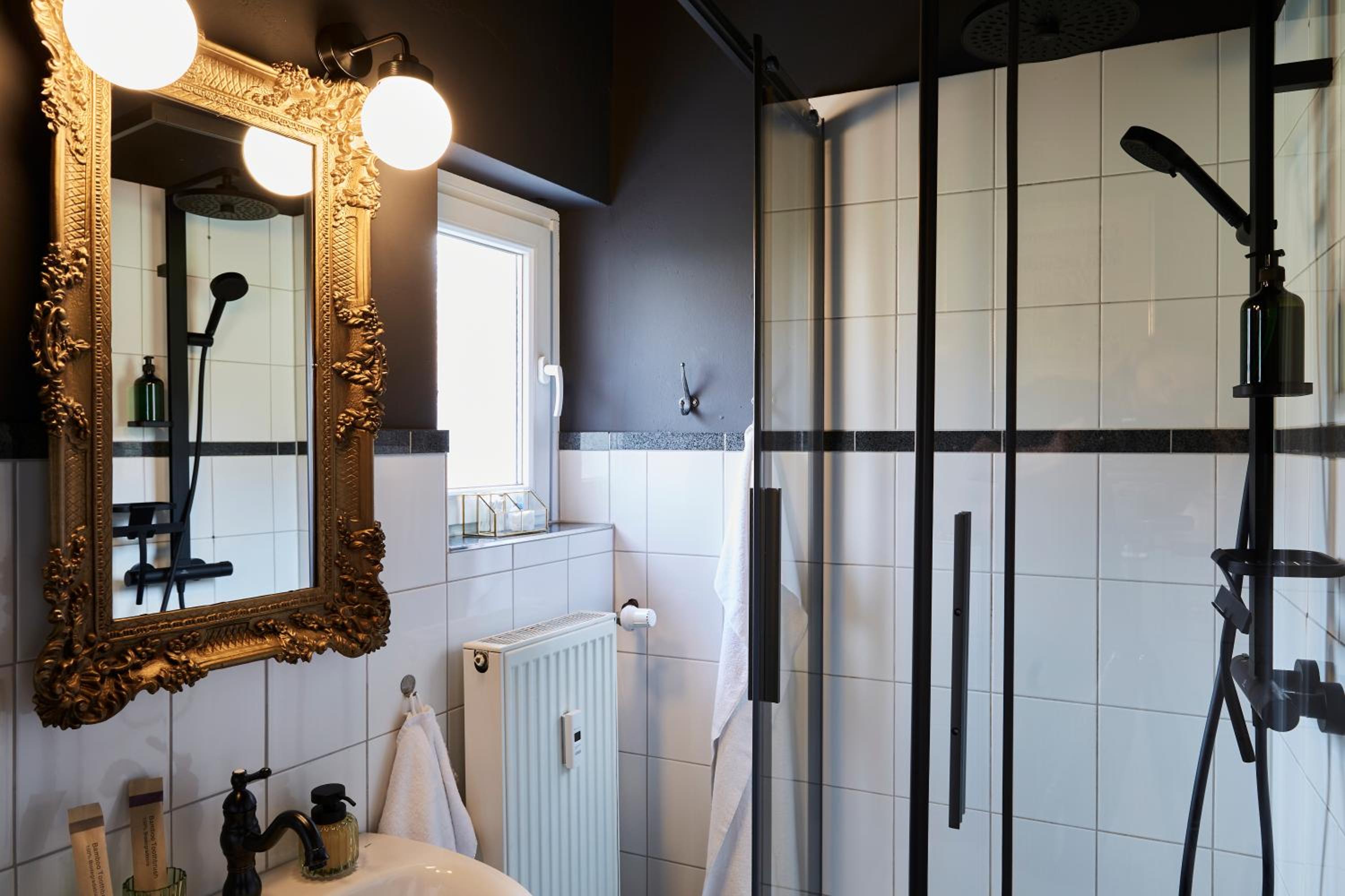 Little Wizard Apartment Hamburg - bis 4 Personen - 44 qm - Küche - Waschtrockner - Smart TV - kostenloser Parkplatz