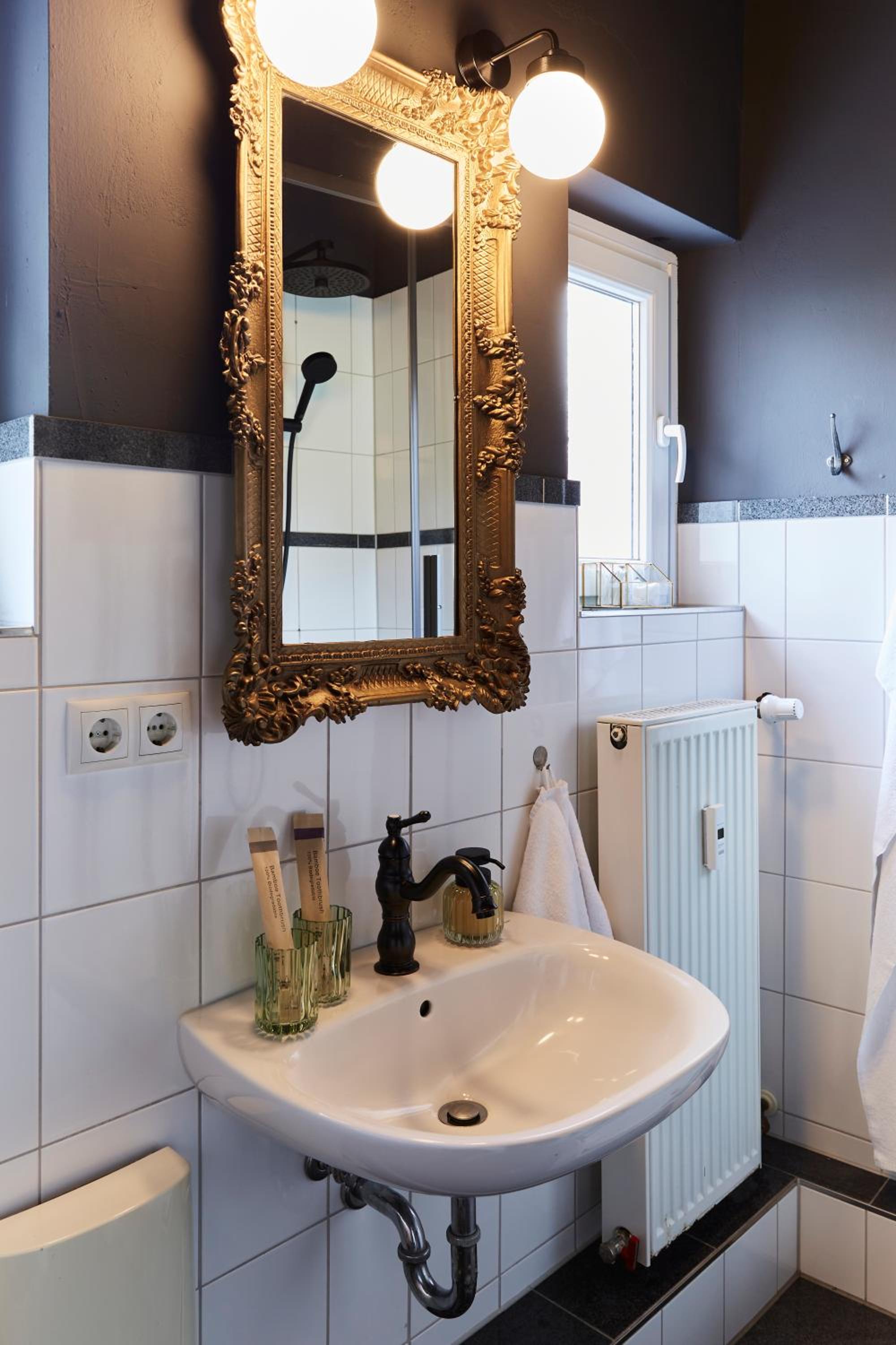 Little Wizard Apartment Hamburg - bis 4 Personen - 44 qm - Küche - Waschtrockner - Smart TV - kostenloser Parkplatz