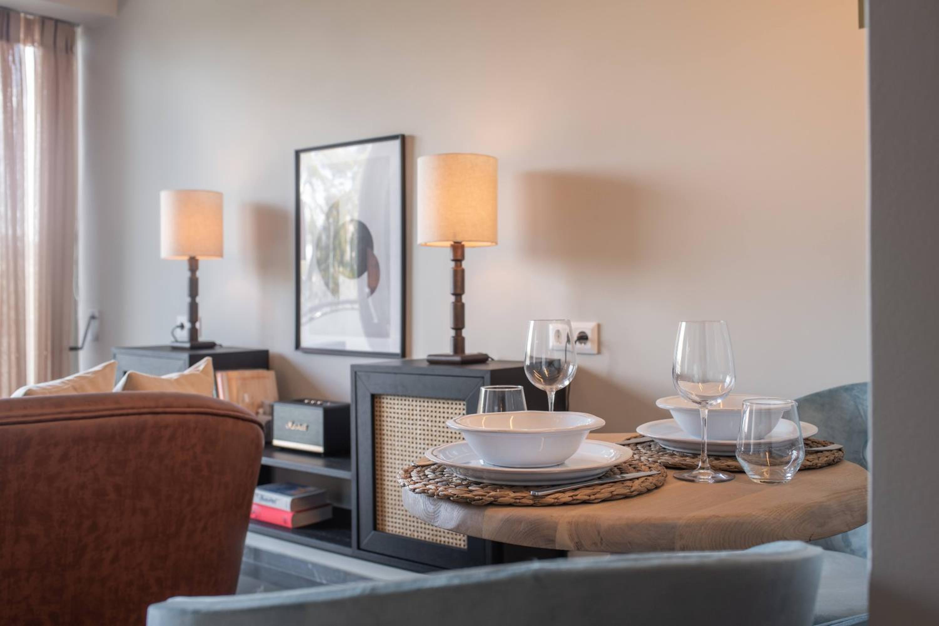 Chic Urban Suite - Parthenon Viewpoint