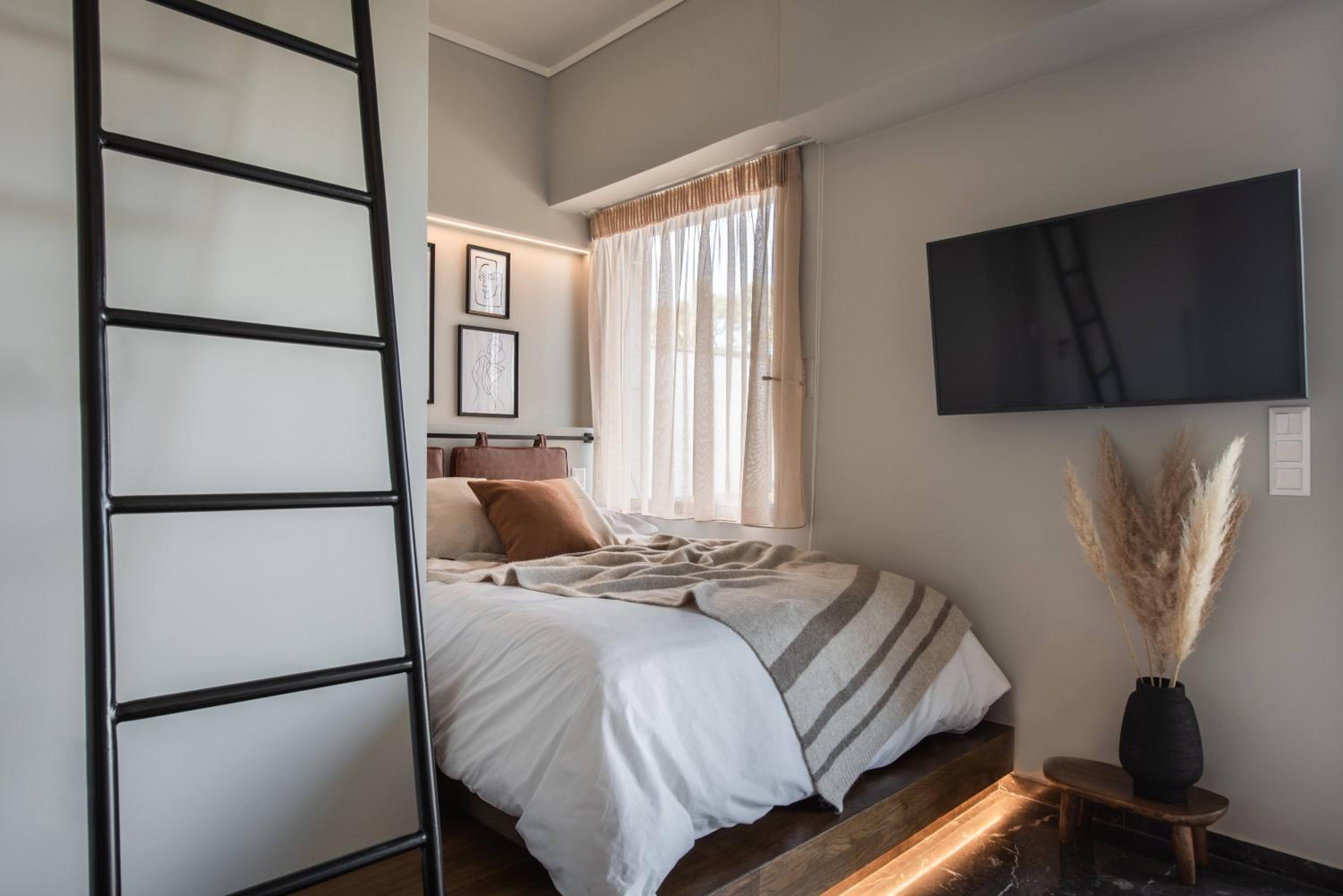 Chic Urban Suite - Parthenon Viewpoint