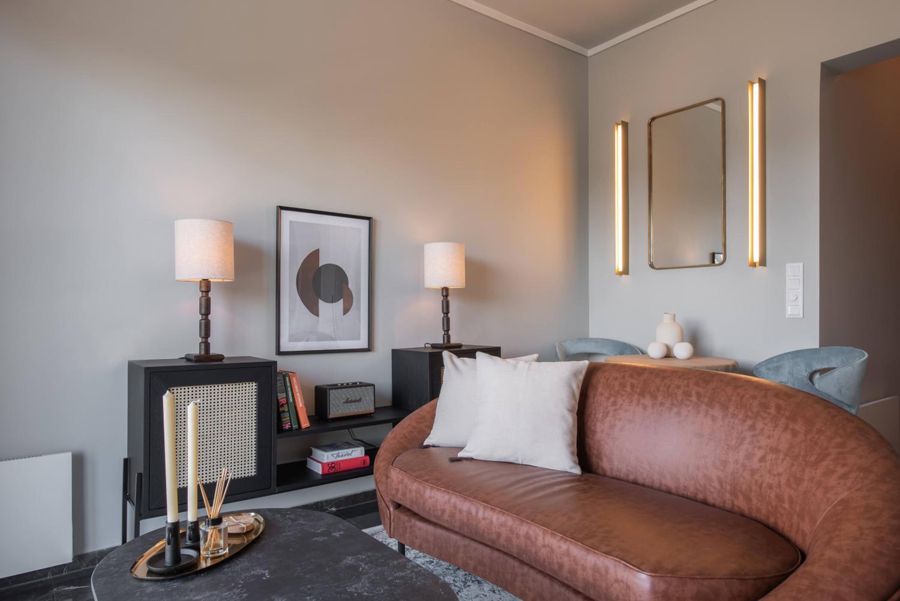 Chic Urban Suite - Parthenon Viewpoint