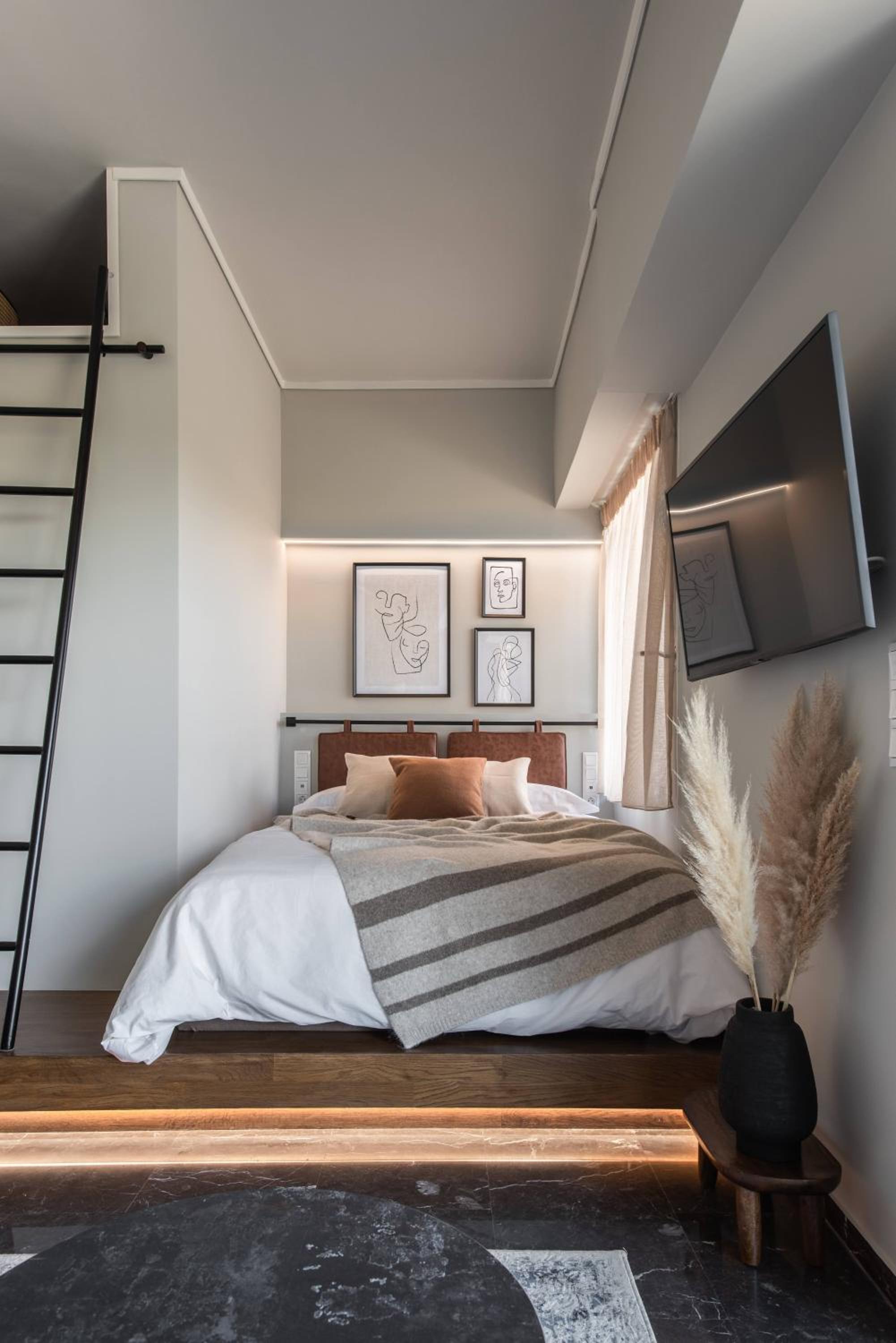 Chic Urban Suite - Parthenon Viewpoint