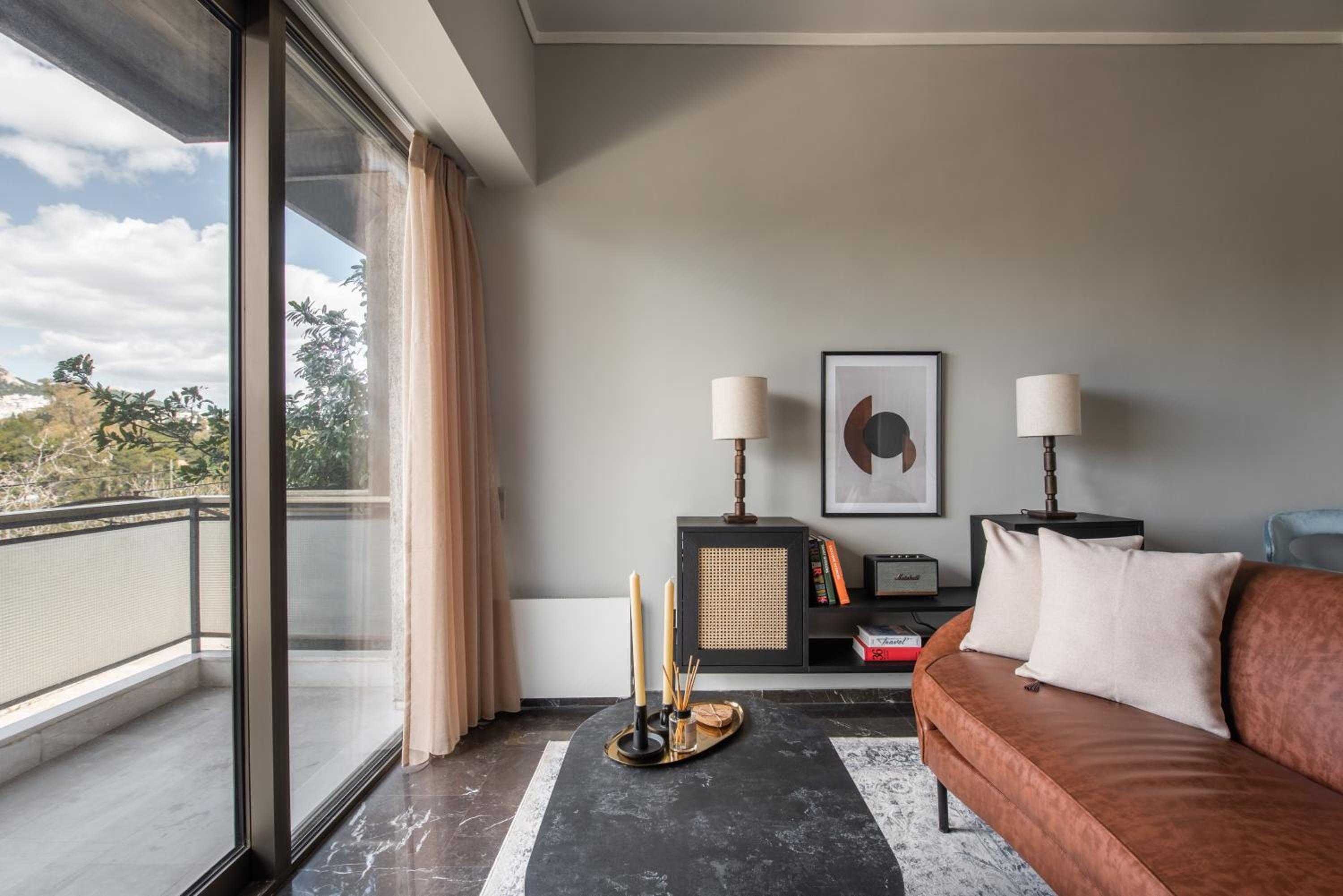 Chic Urban Suite - Parthenon Viewpoint