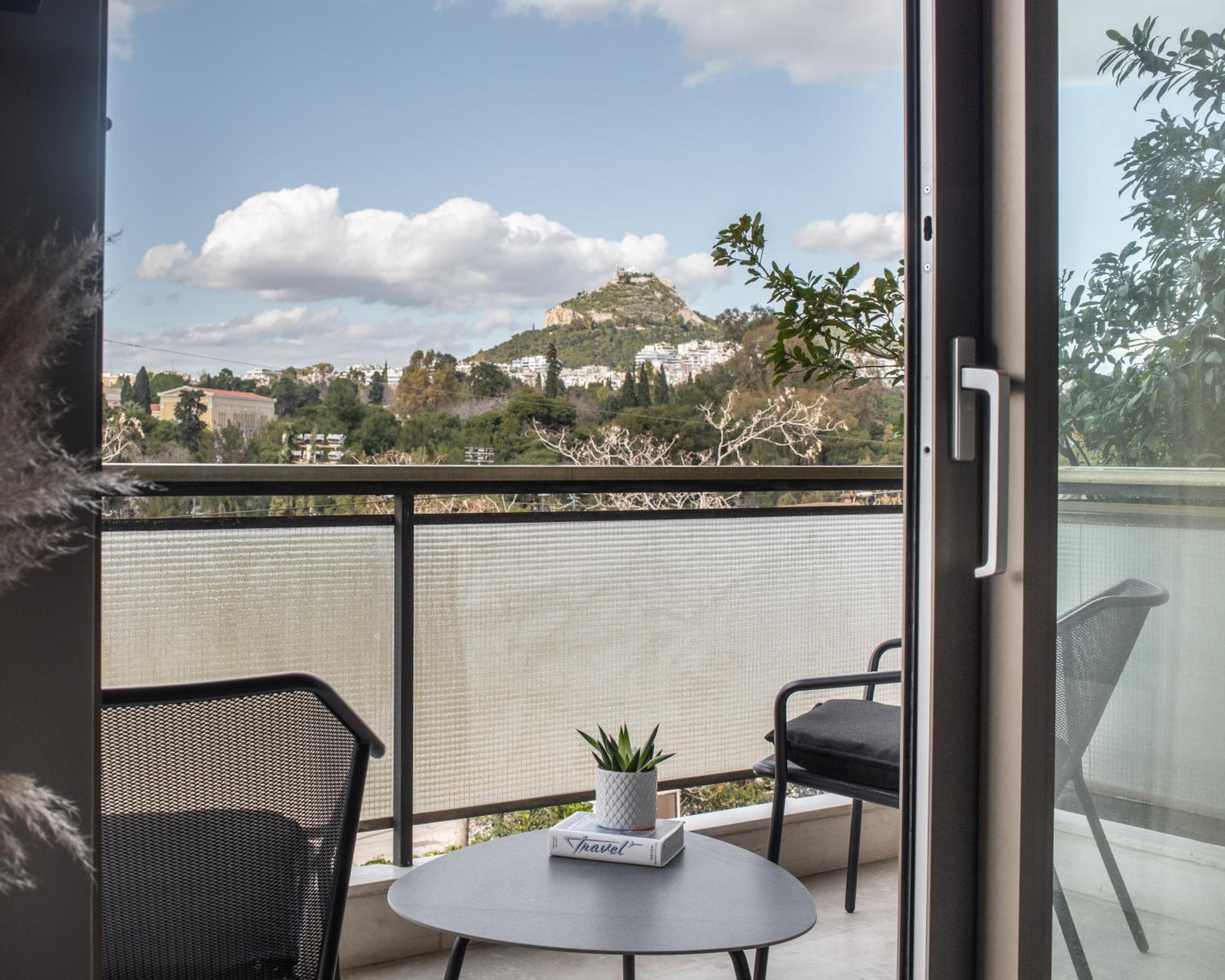 Chic Urban Suite - Parthenon Viewpoint