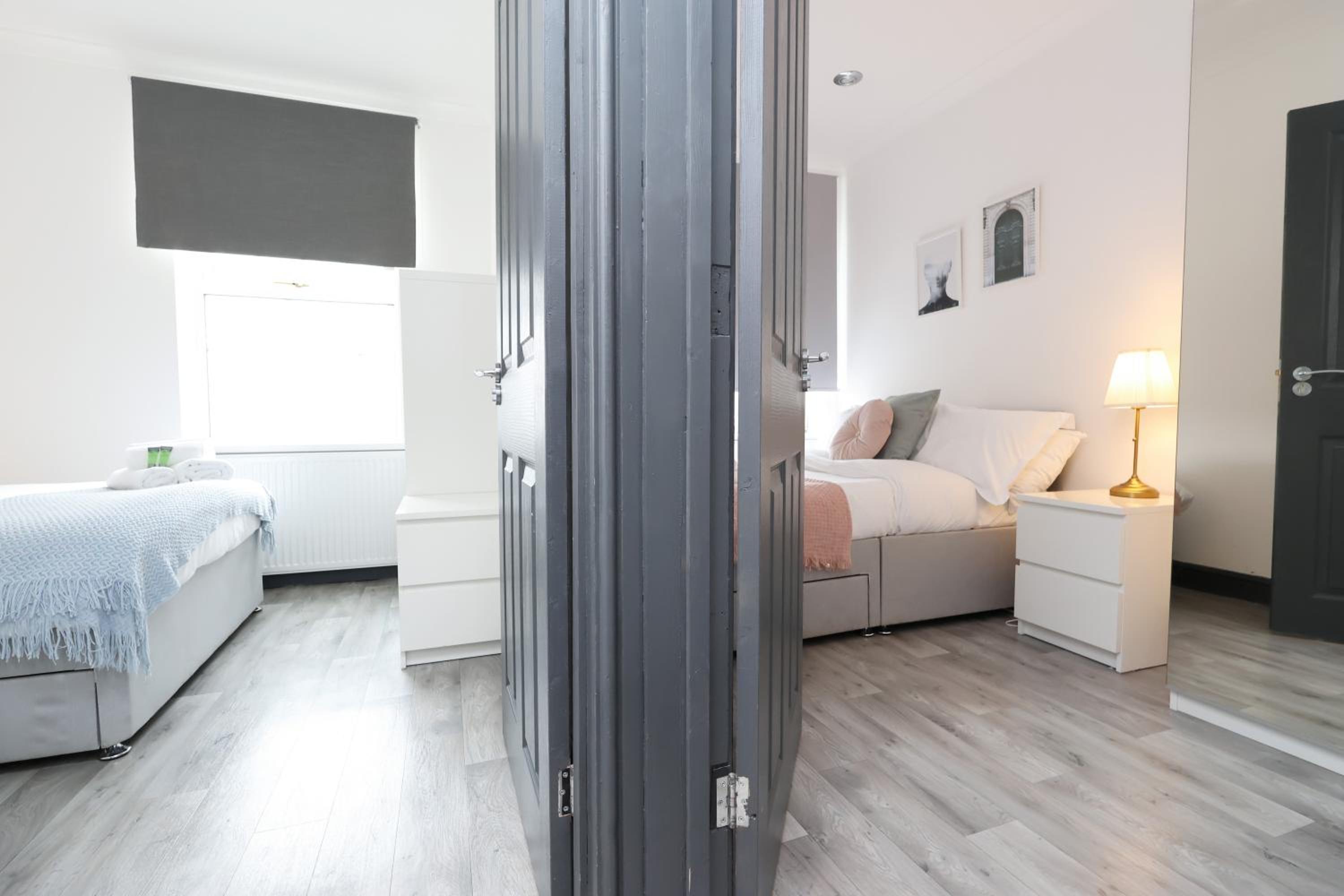 Central Cardiff 3-Bed Apartment Fibre WiFi Street Parking
