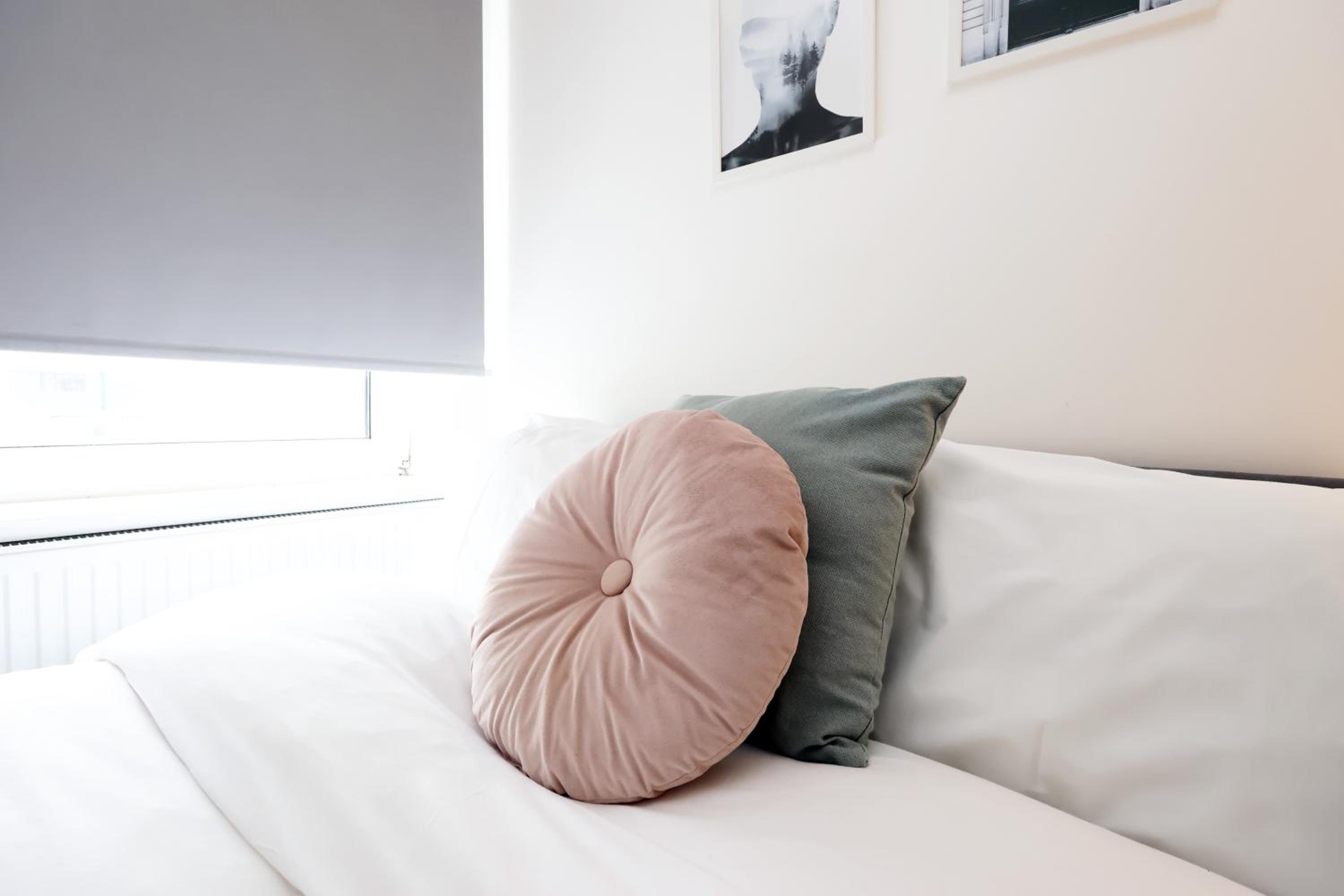 Central Cardiff 3-Bed Apartment Fibre WiFi Street Parking