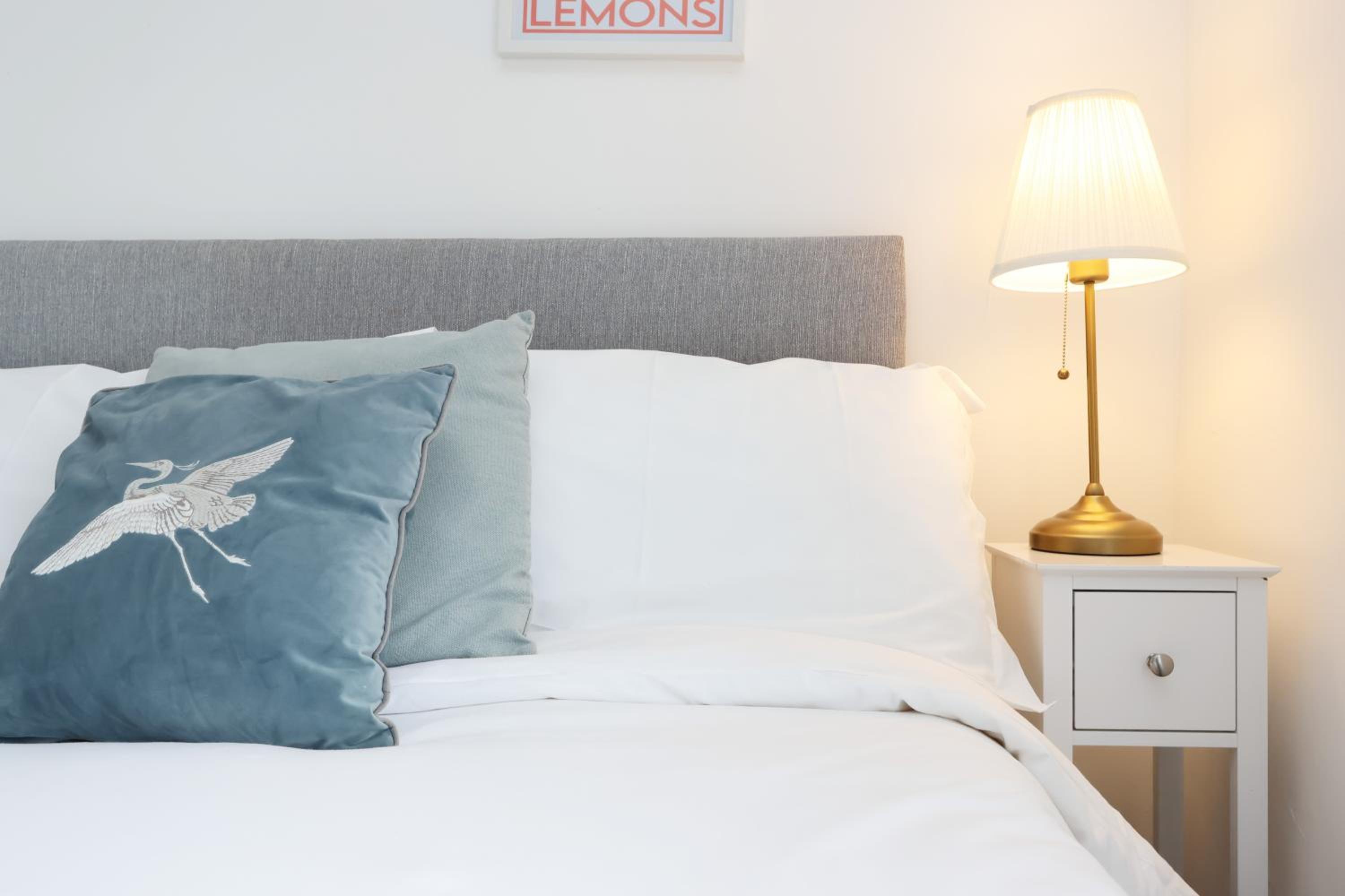 Central Cardiff 3-Bed Apartment Fibre WiFi Street Parking