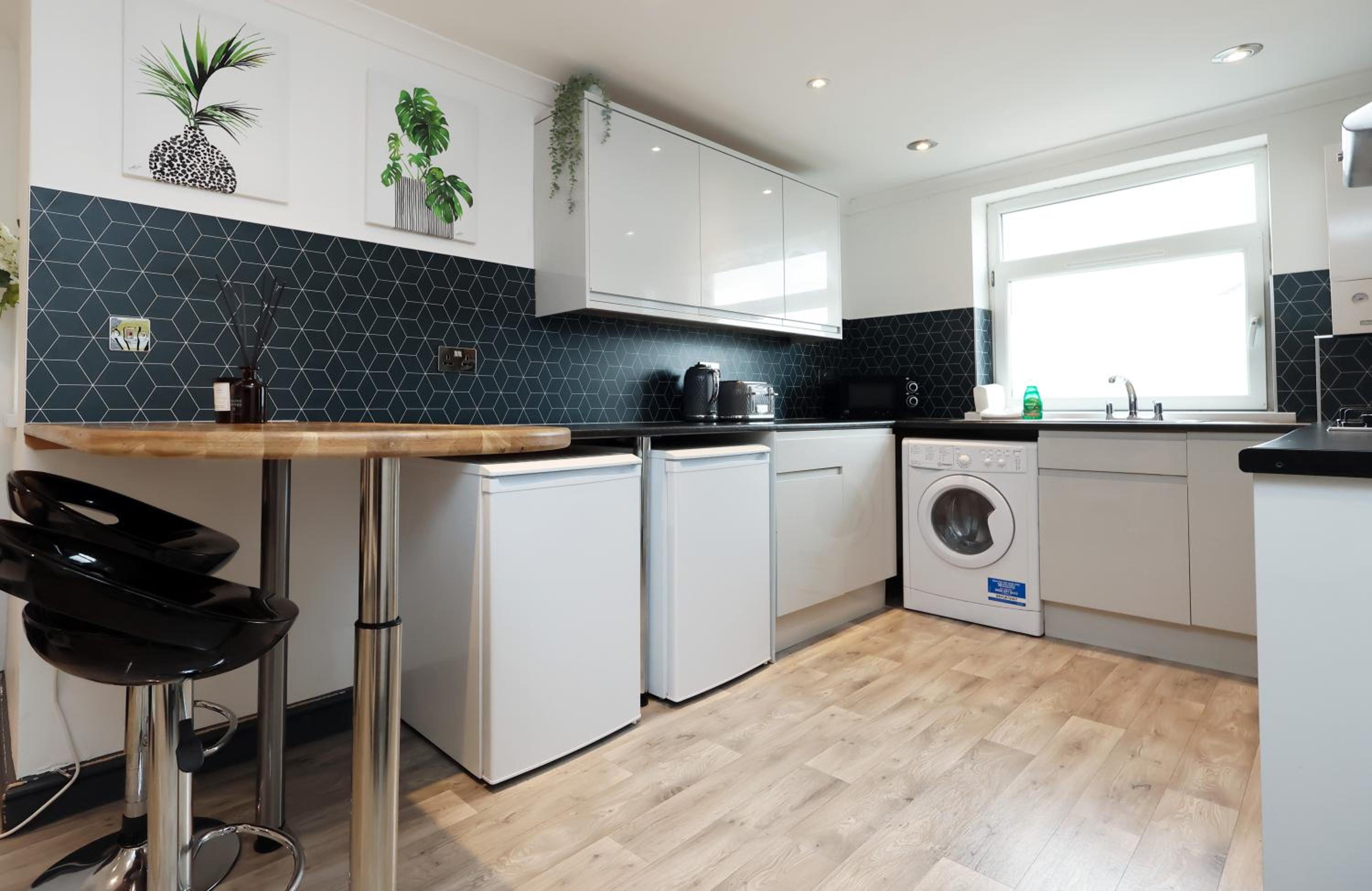 Central Cardiff 3-Bed Apartment Fibre WiFi Street Parking