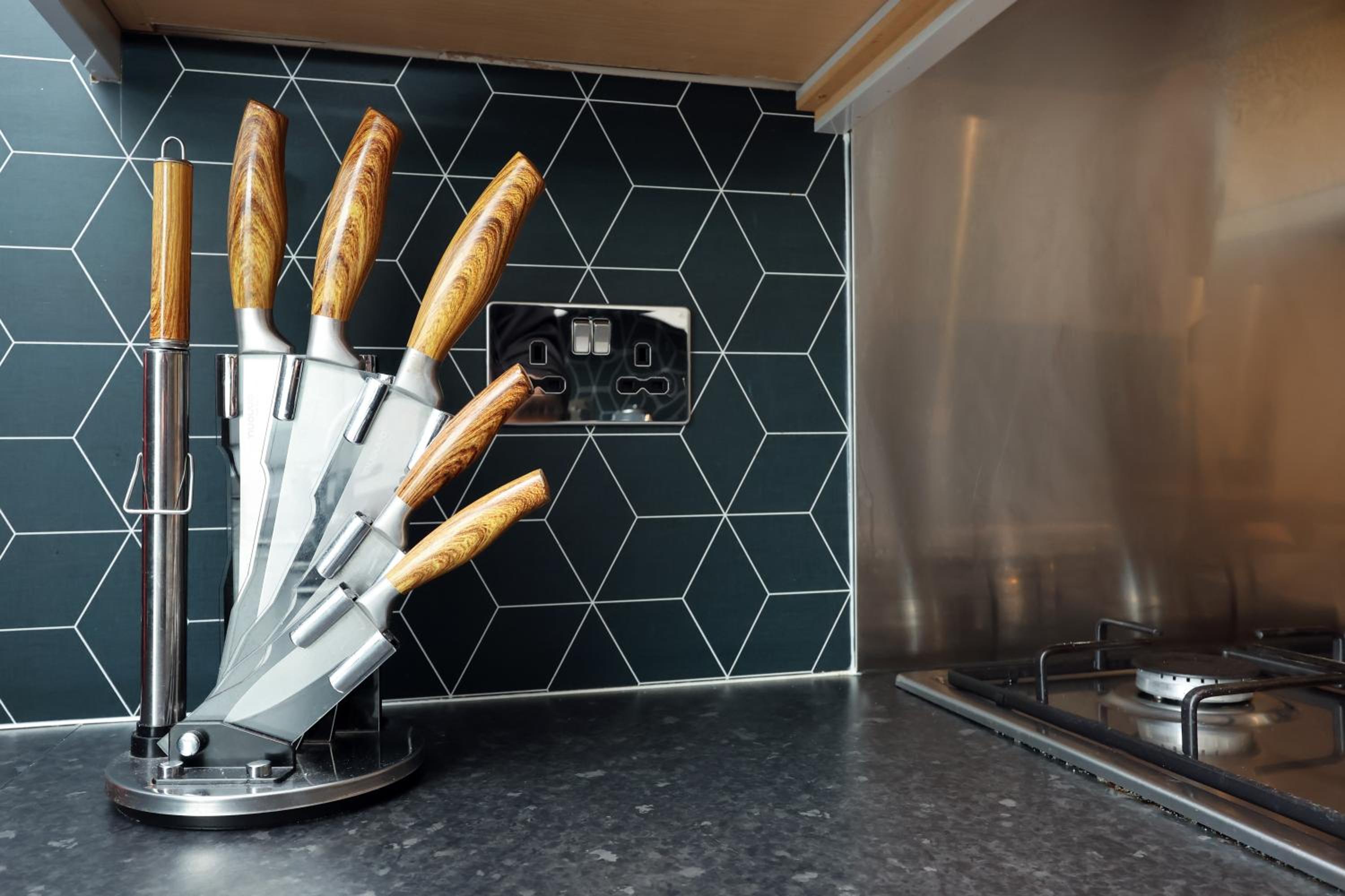Central Cardiff 3-Bed Apartment Fibre WiFi Street Parking