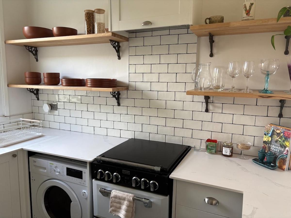 Pretty period property sleeps 4 guests with shared garden