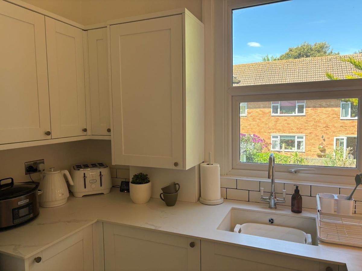 Pretty period property sleeps 4 guests with shared garden