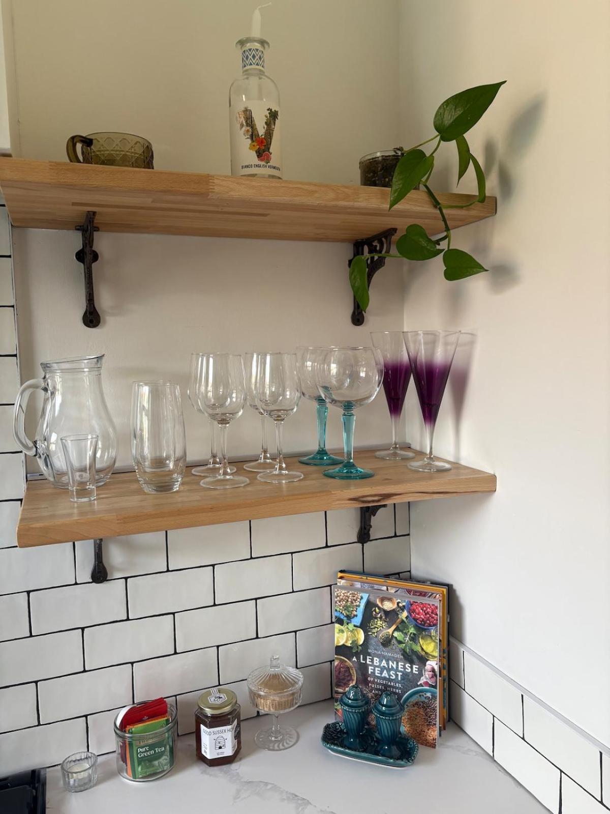 Pretty period property sleeps 4 guests with shared garden