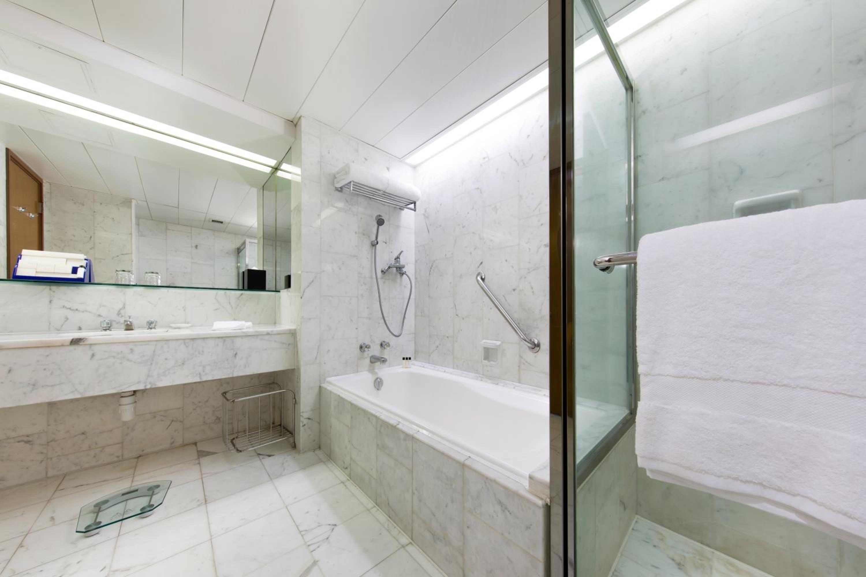 New World Millennium Hong Kong Hotel