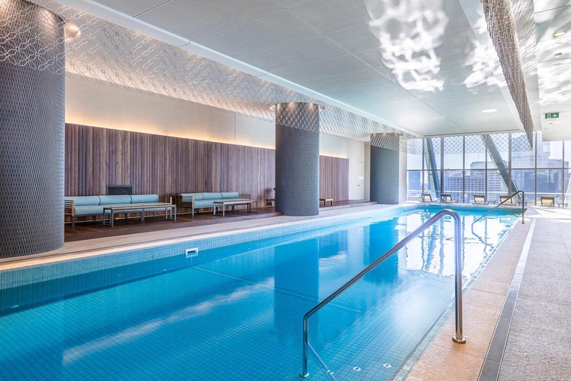 Elegant Southbank Escape Apartment with Balcony