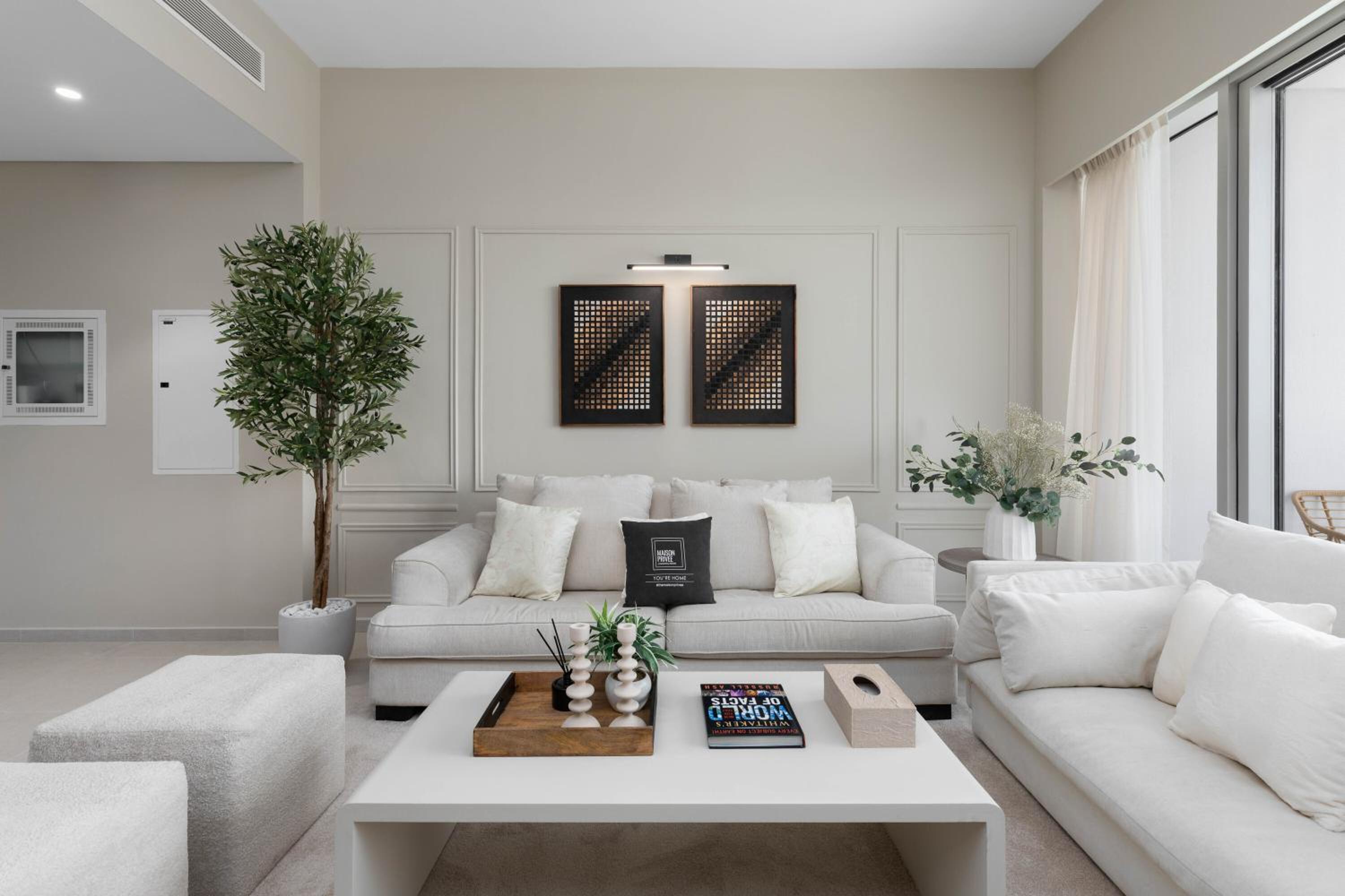Maison Privee - Sky-High Elegance with Unrivaled Burj Khalifa Views