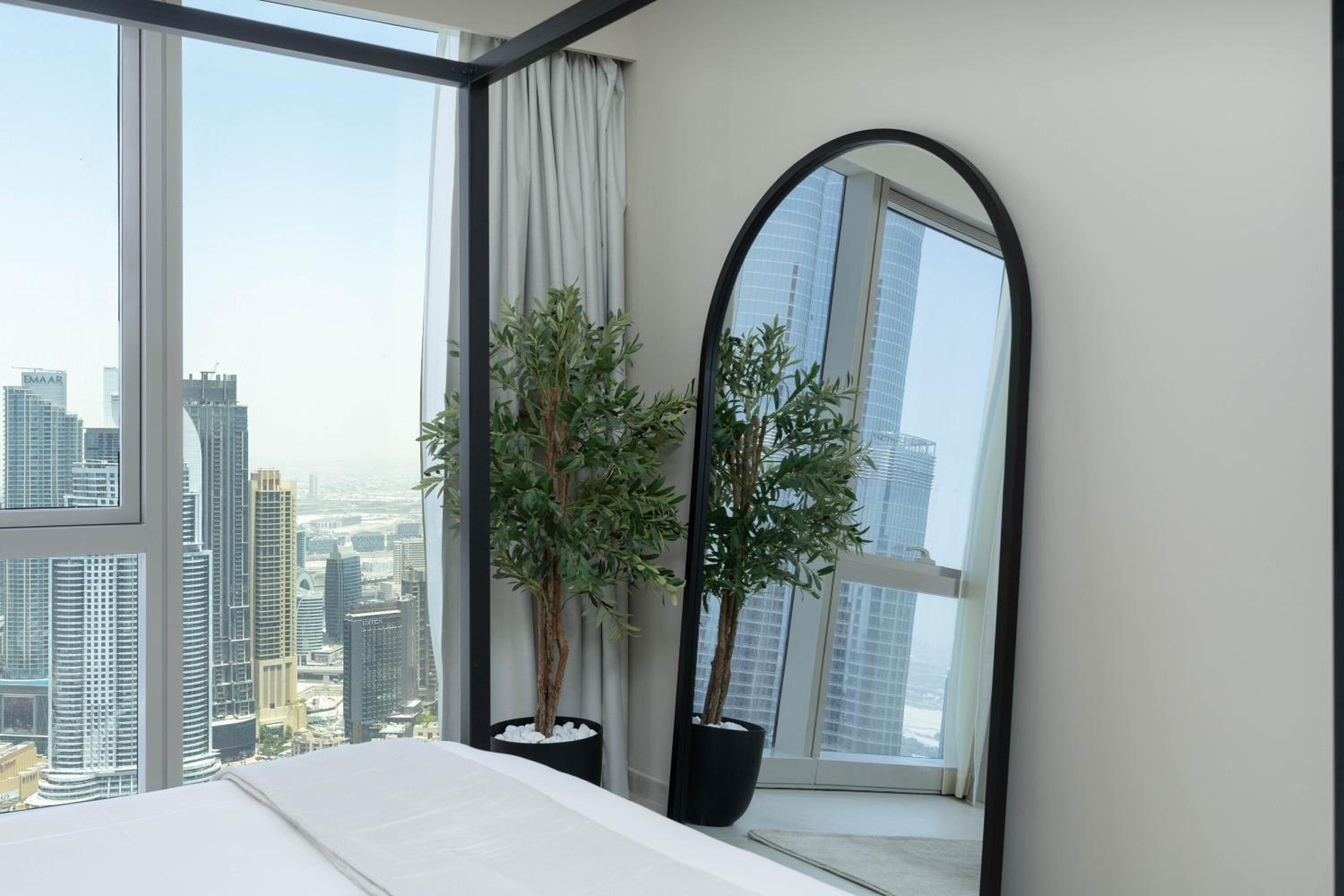 Maison Privee - Sky-High Elegance with Unrivaled Burj Khalifa Views