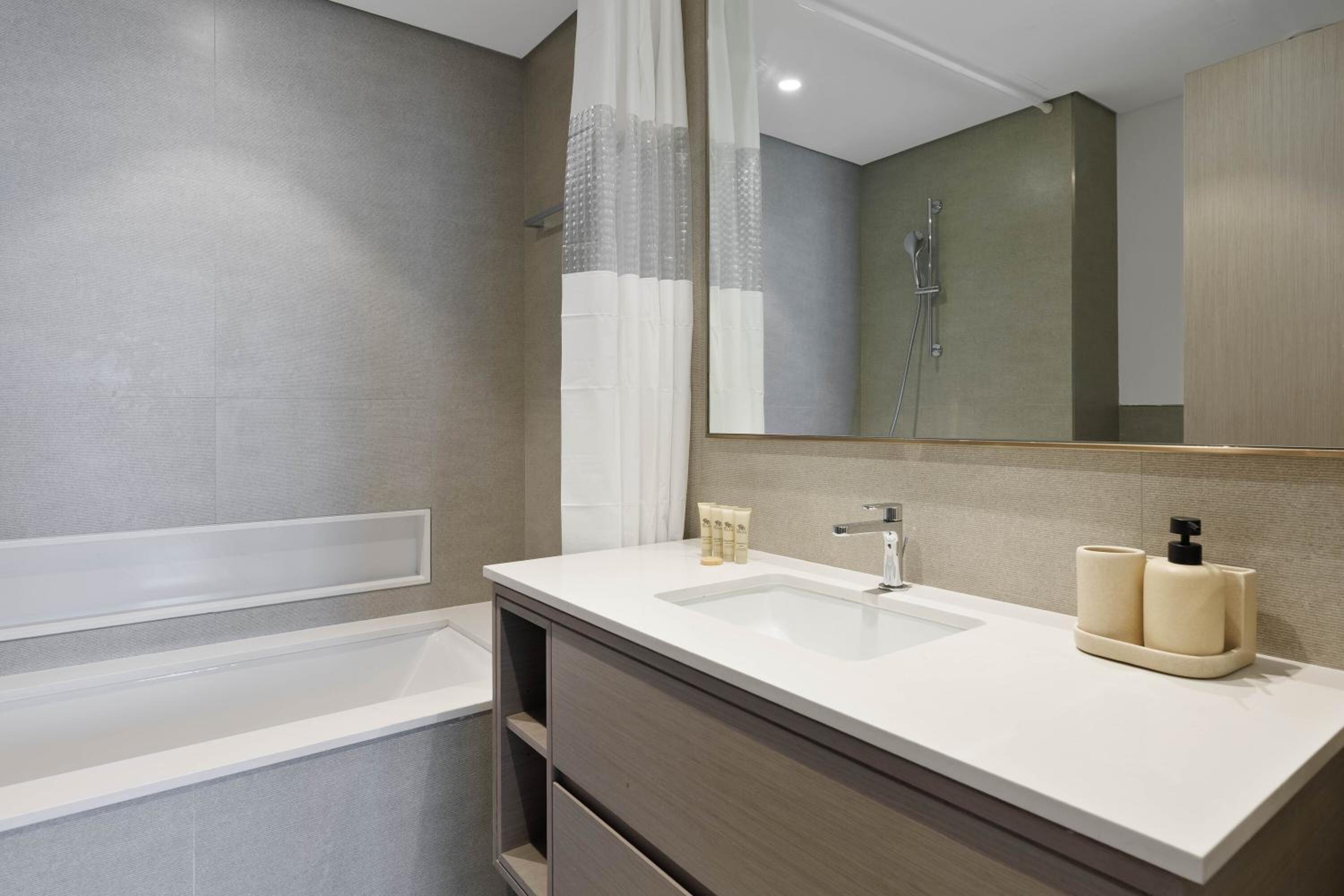 Maison Privee - Sky-High Elegance with Unrivaled Burj Khalifa Views