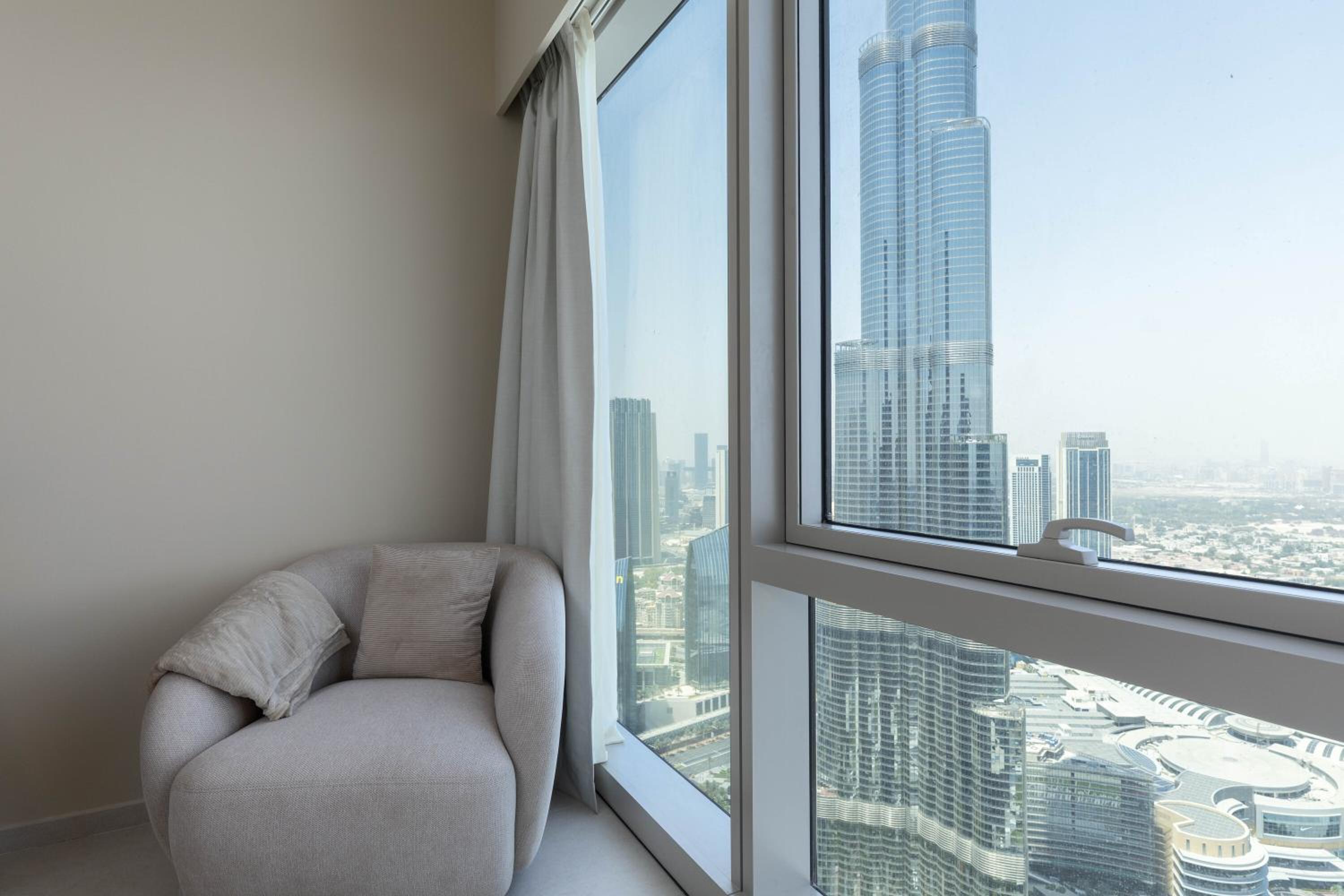 Maison Privee - Sky-High Elegance with Unrivaled Burj Khalifa Views