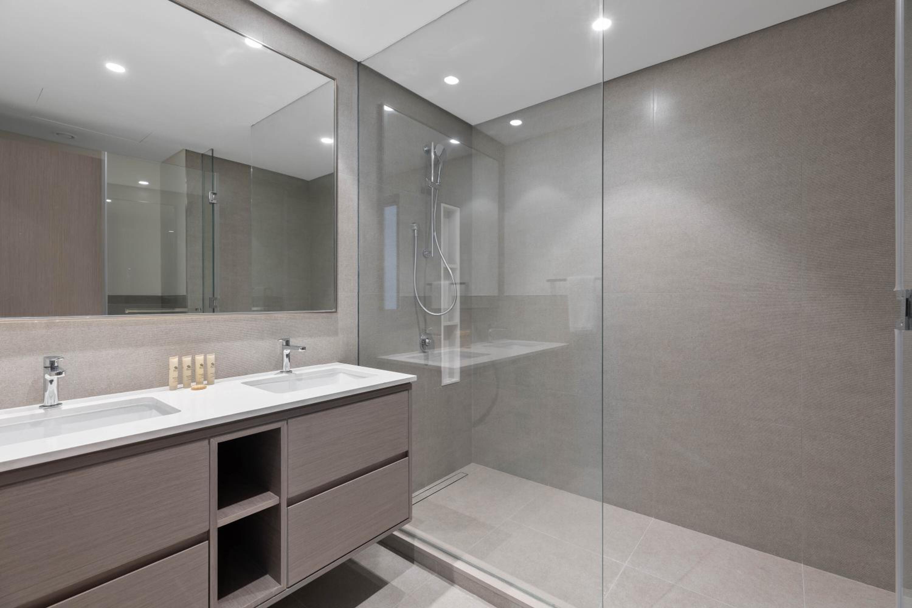 Maison Privee - Sky-High Elegance with Unrivaled Burj Khalifa Views