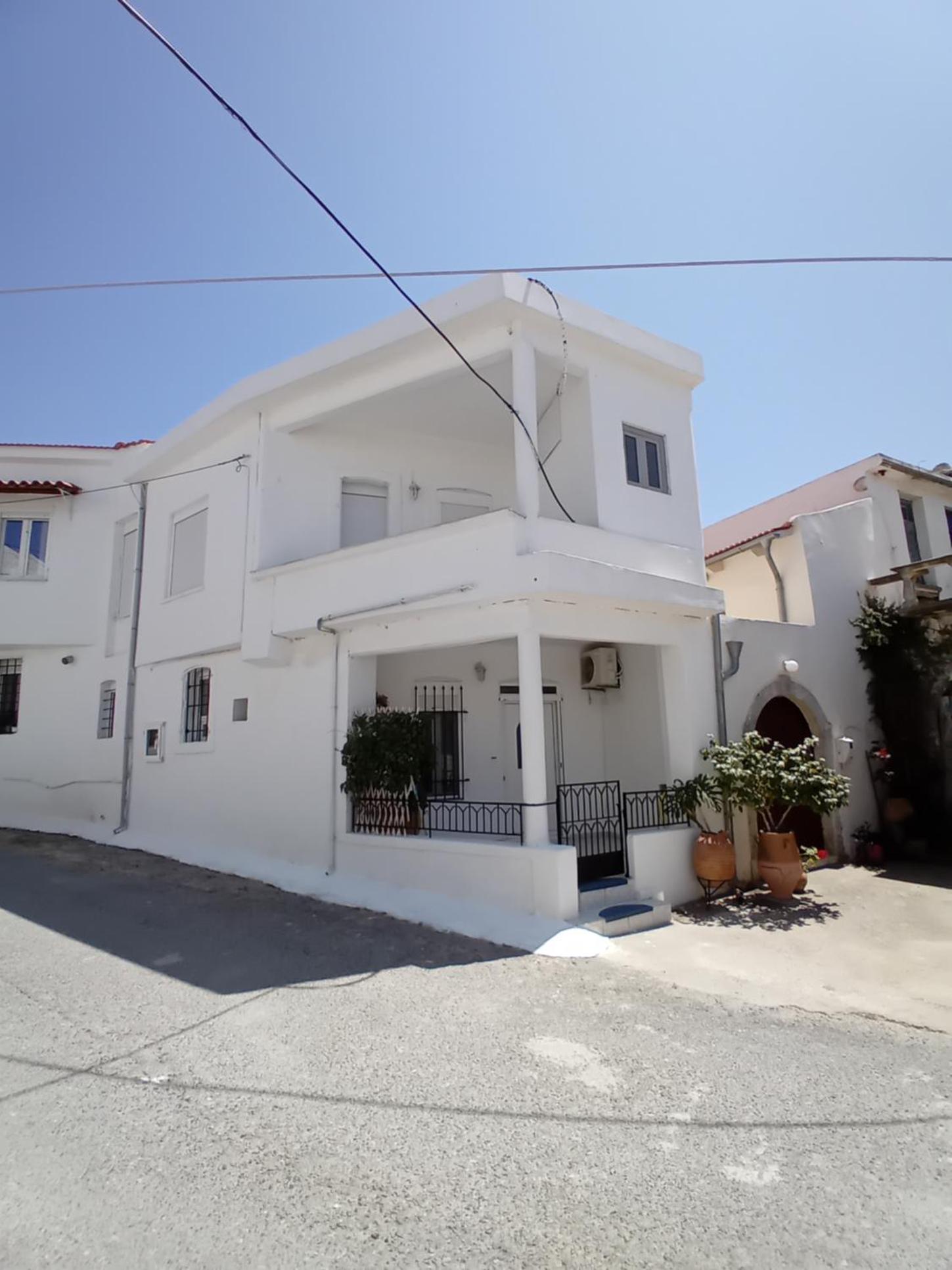 Mesorizi - Ancestral Home, Modern Stay