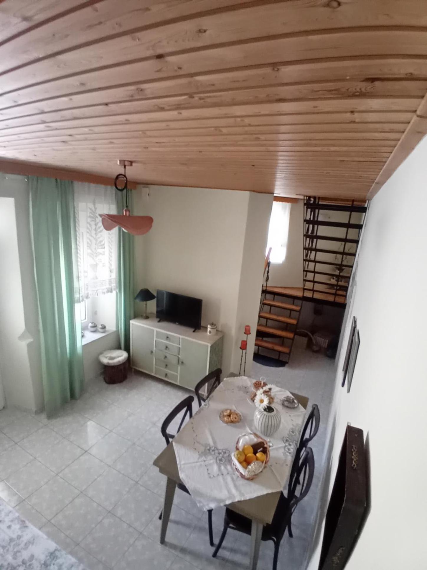 Mesorizi - Ancestral Home, Modern Stay