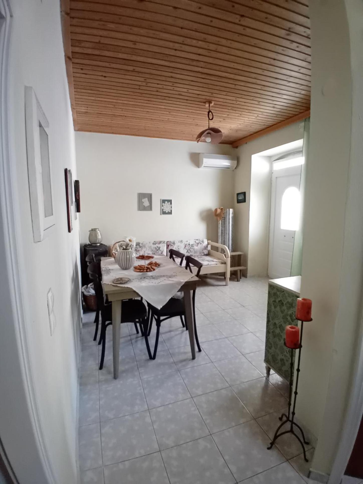 Mesorizi - Ancestral Home, Modern Stay