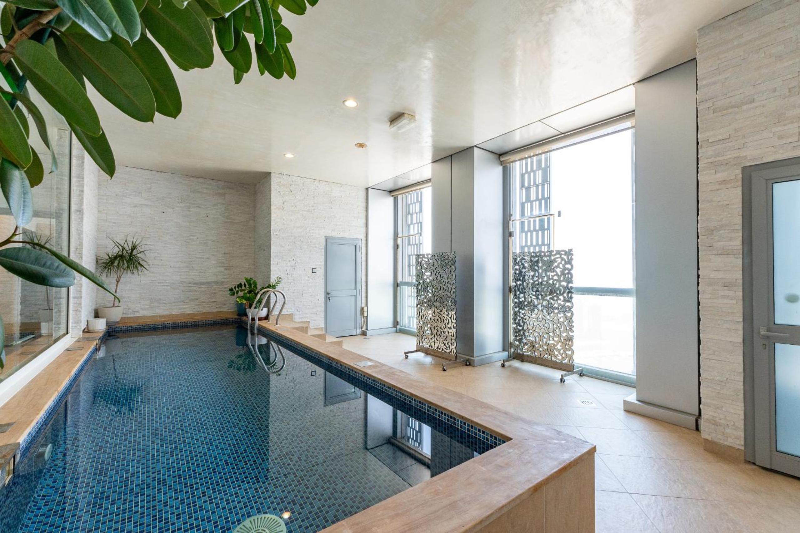 Cayan Tower Dubai Marina - Mint Stay