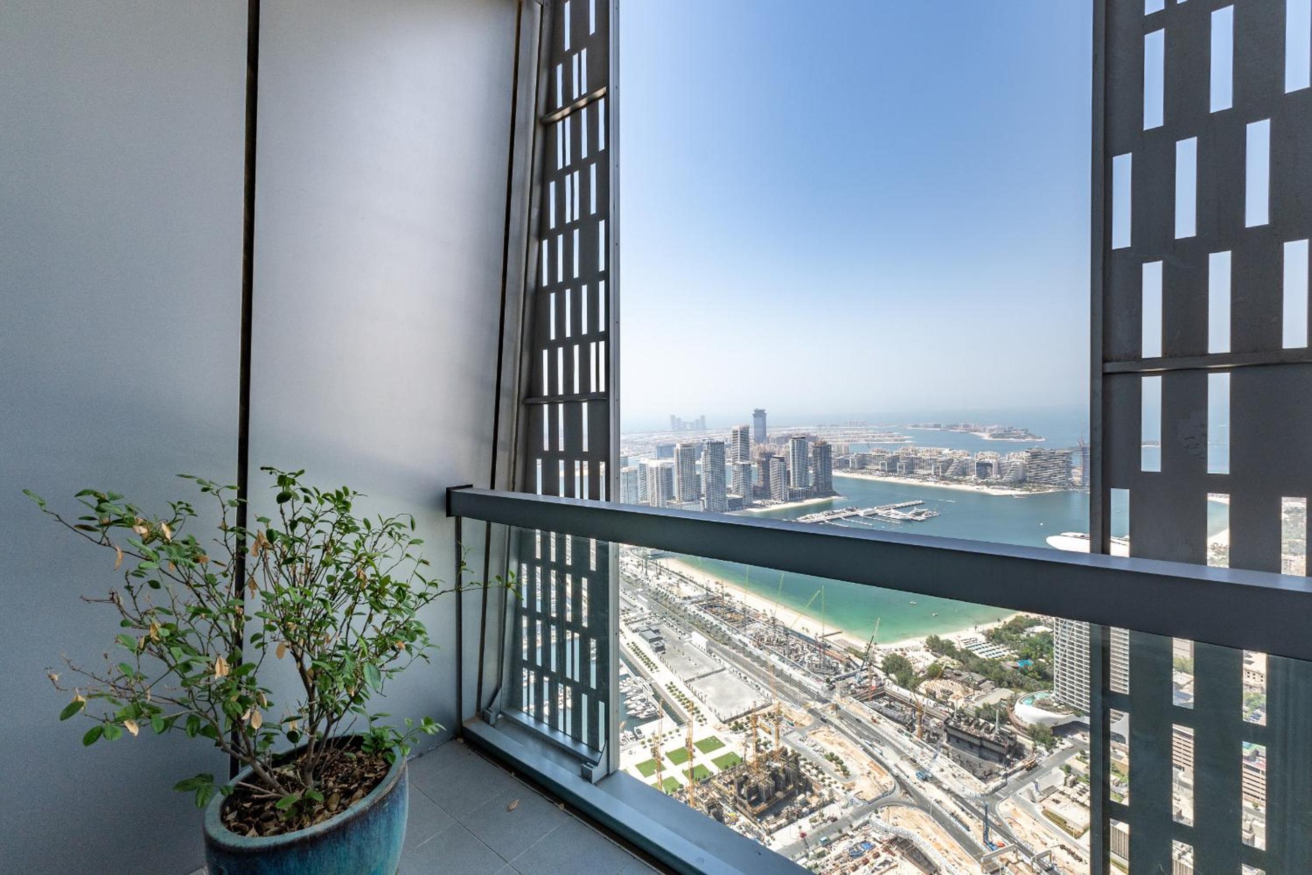 Cayan Tower Dubai Marina - Mint Stay