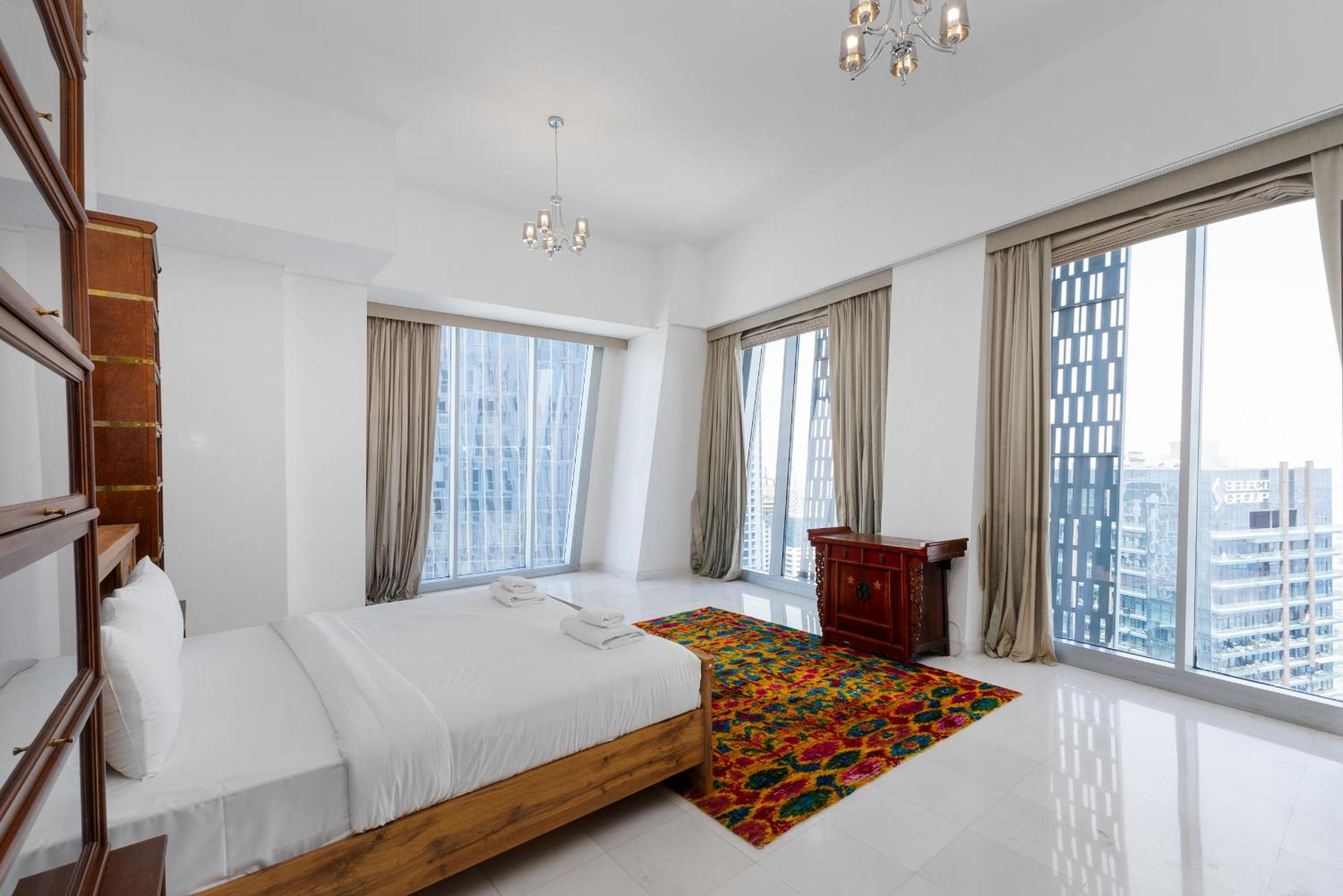 Cayan Tower Dubai Marina - Mint Stay