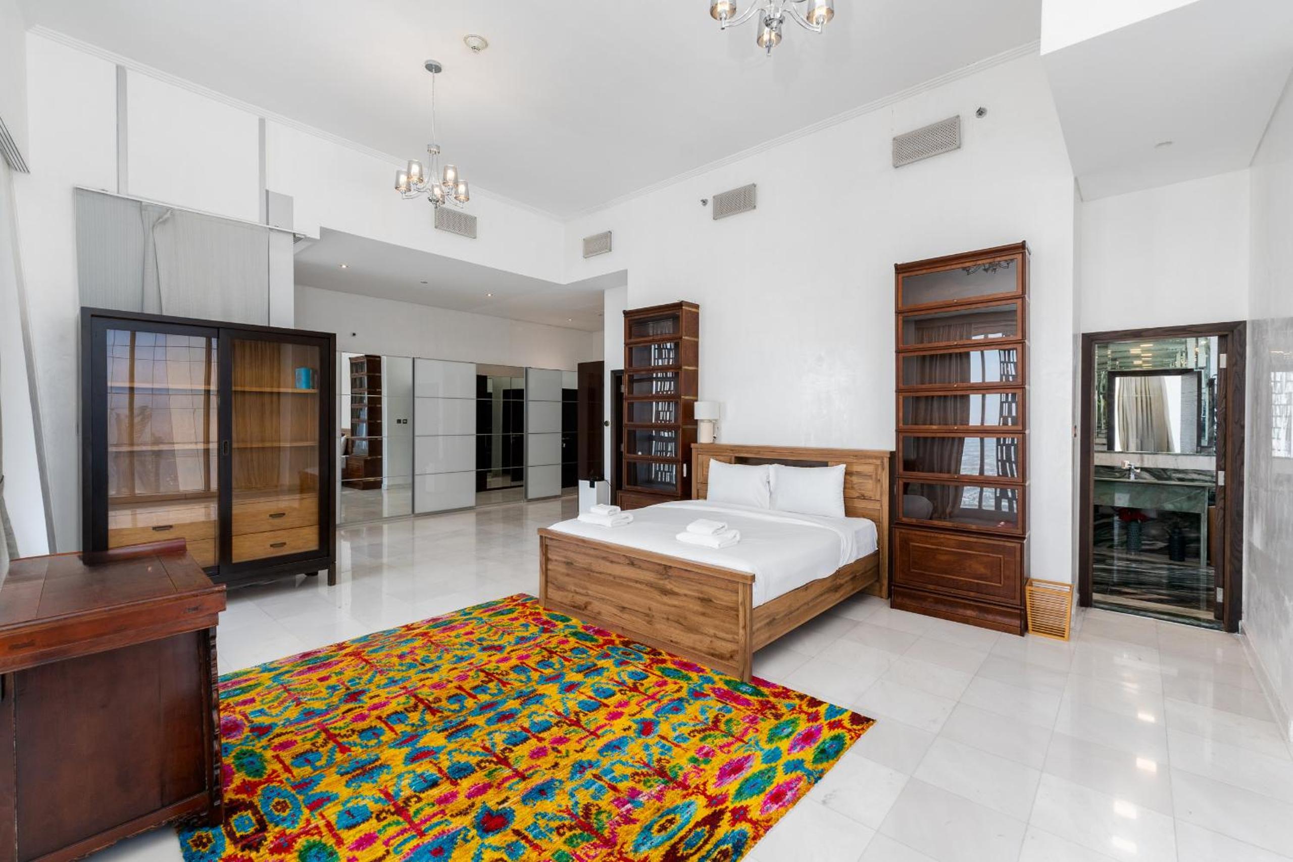 Cayan Tower Dubai Marina - Mint Stay