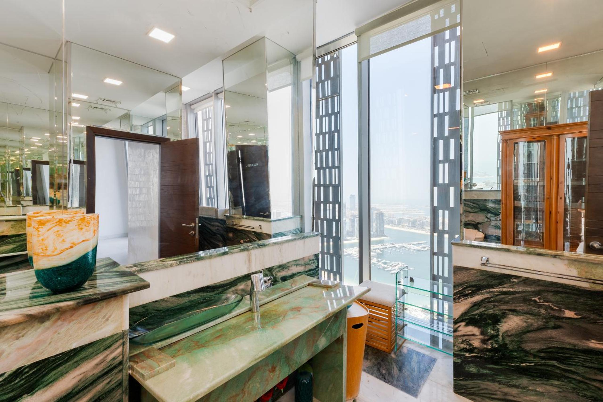 Cayan Tower Dubai Marina - Mint Stay