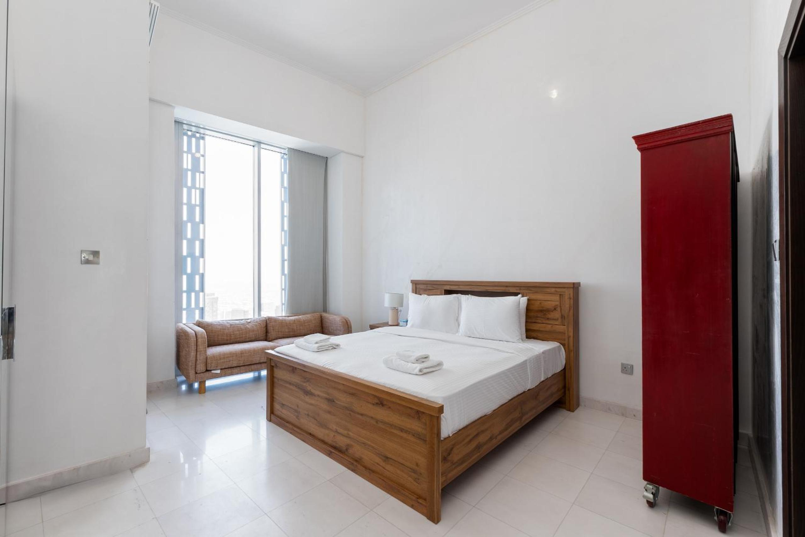 Cayan Tower Dubai Marina - Mint Stay