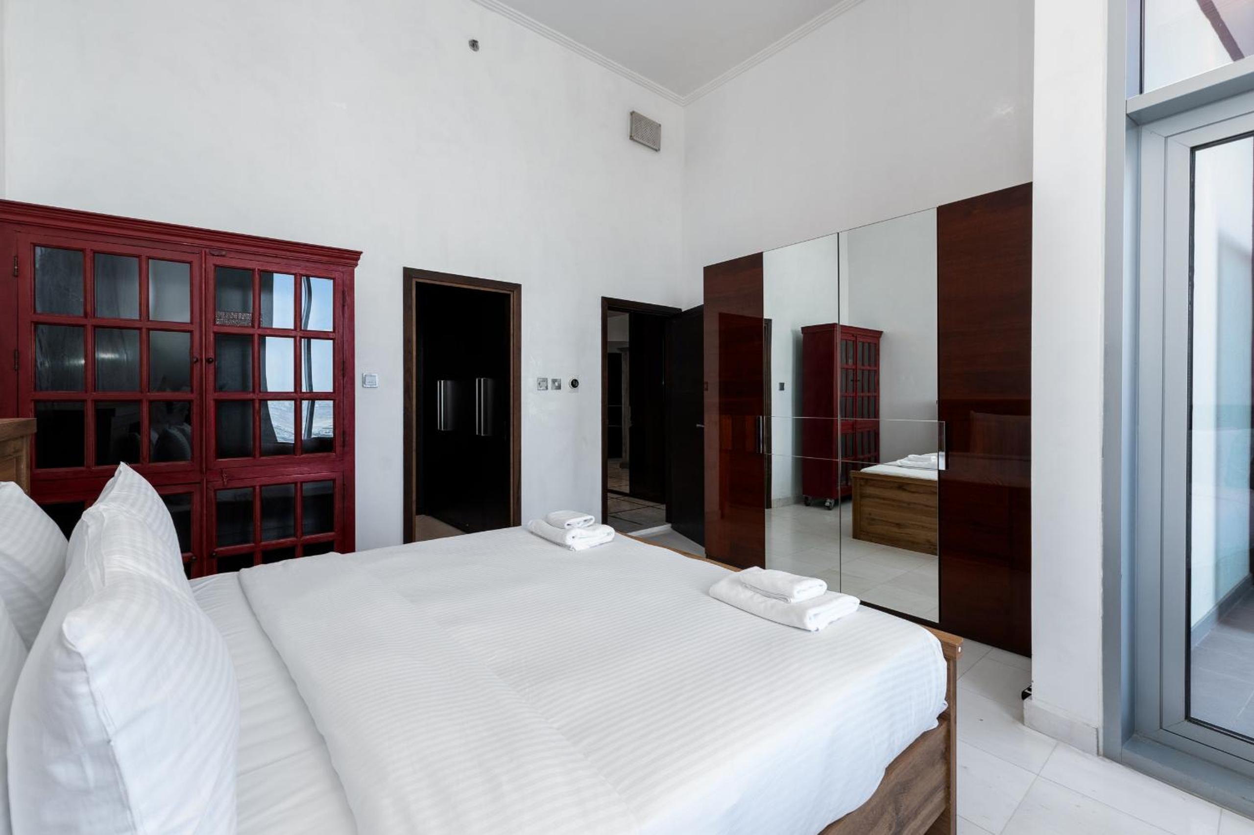 Cayan Tower Dubai Marina - Mint Stay