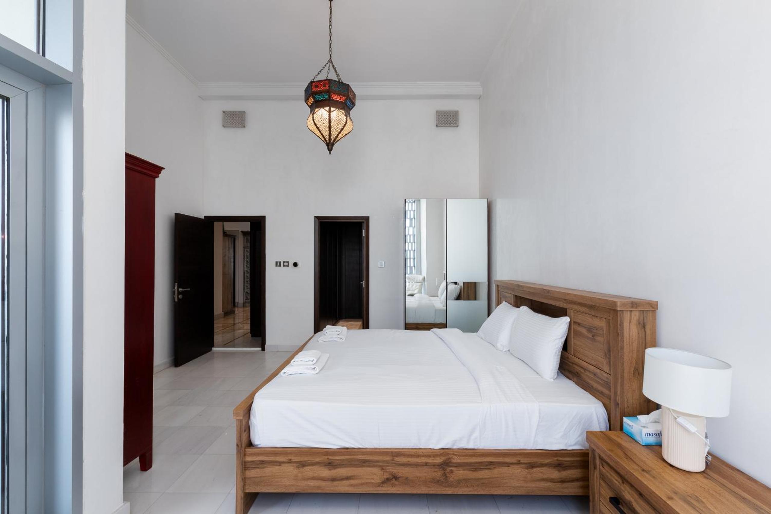 Cayan Tower Dubai Marina - Mint Stay