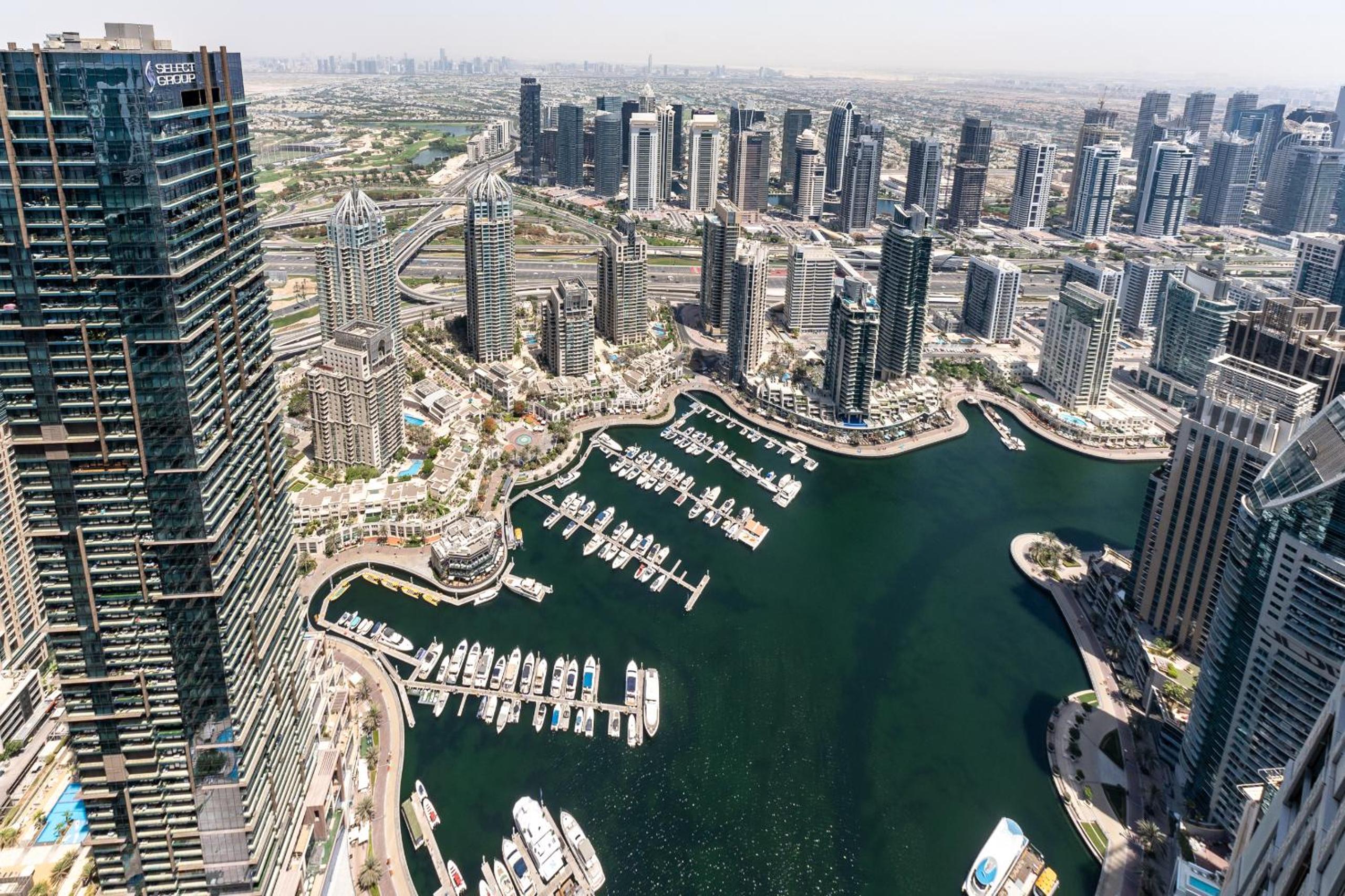 Cayan Tower Dubai Marina - Mint Stay