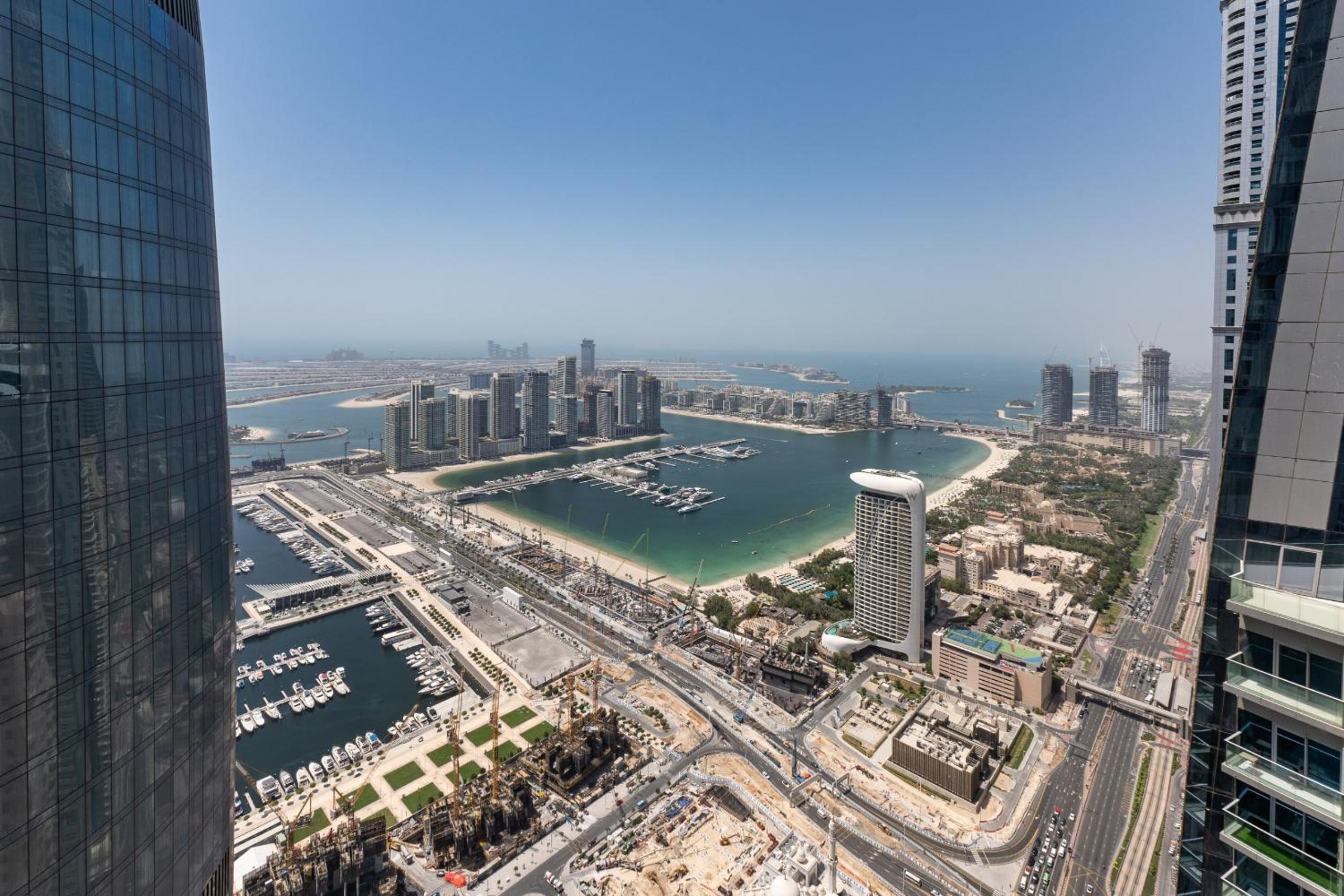 Cayan Tower Dubai Marina - Mint Stay